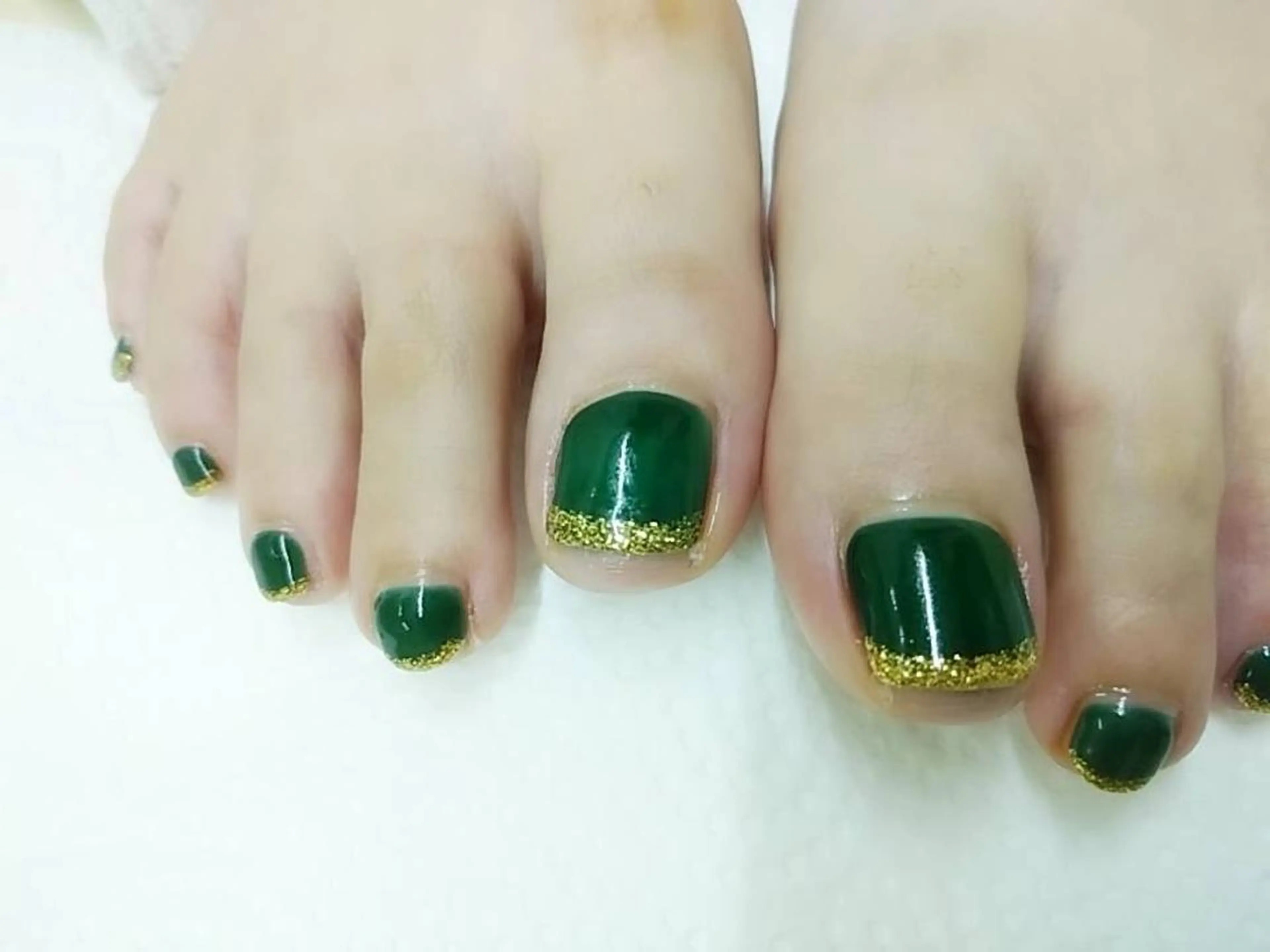 ネイル フットネイル グリーン ラメ(グリッター) プライベートサロン RosyLily所属・プライベートサロン Rosy Lilyのネイルデザイン