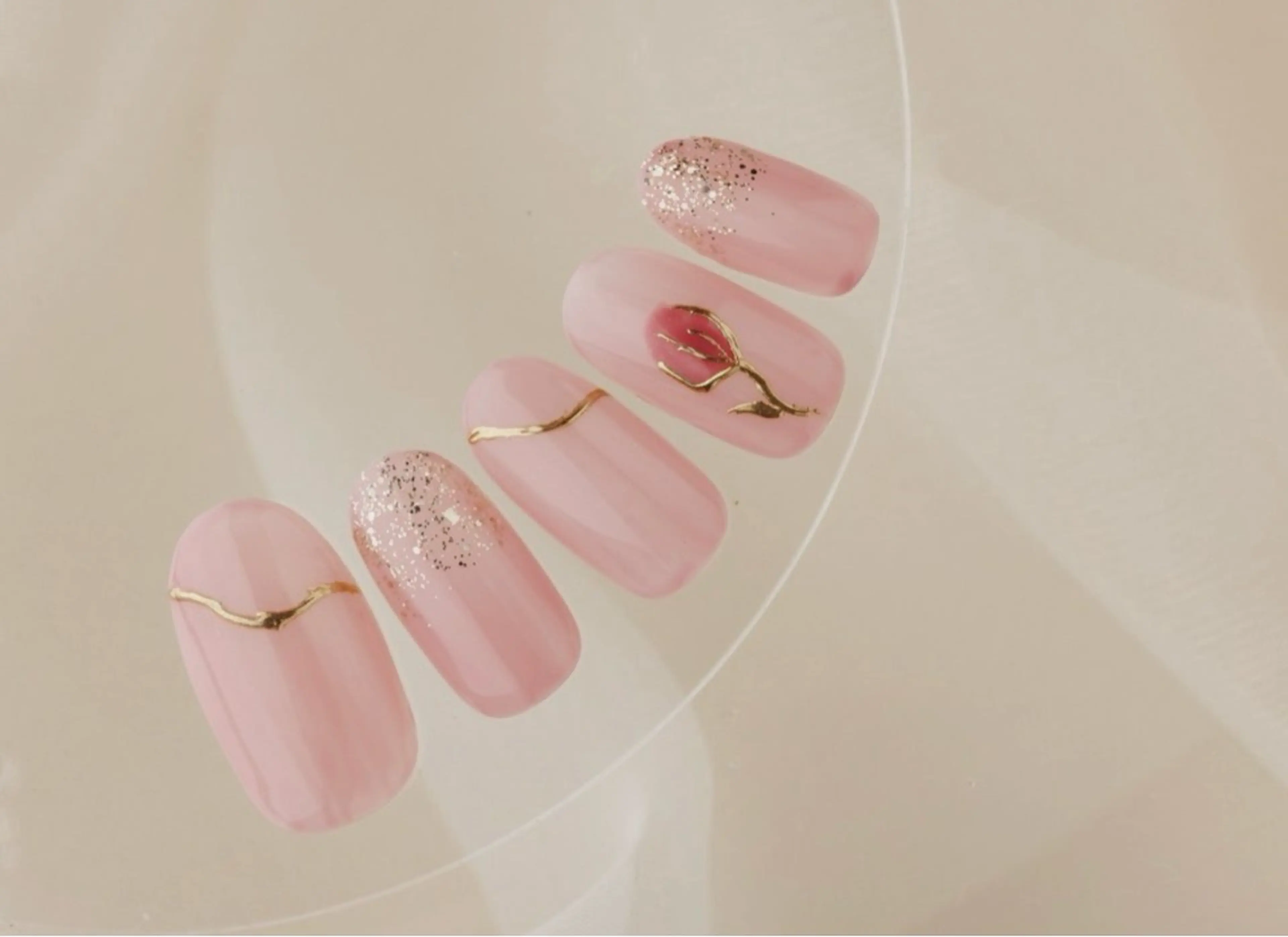 セミロング 月、水、木限定 和泉樹理のネイルデザイン