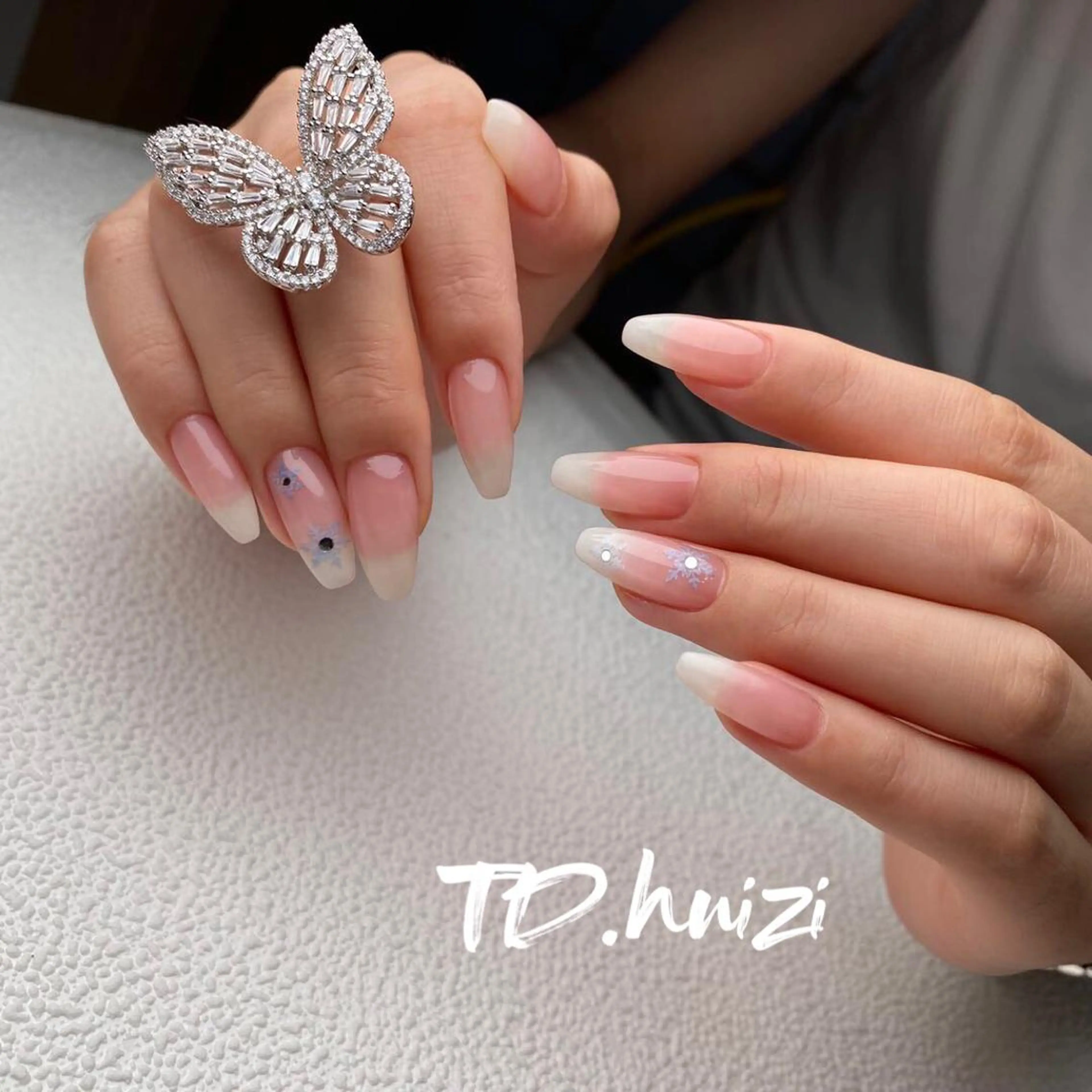 セミロング めぐみのネイルサロン 惠のネイルデザイン