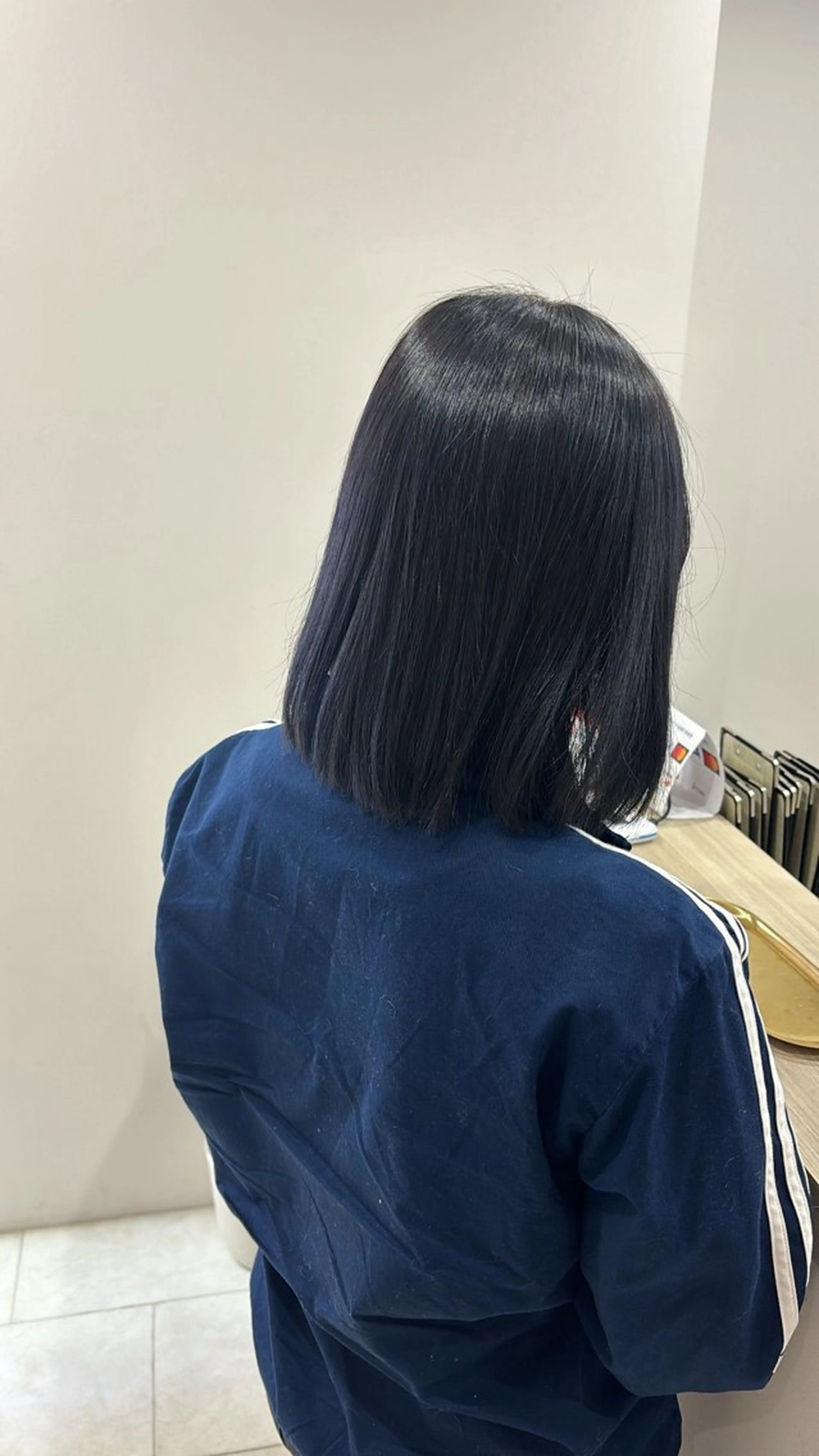 カラー 黒髪 ブリーチ ブルーカラー ブルーブラック 木村 彩乃のヘアスタイル