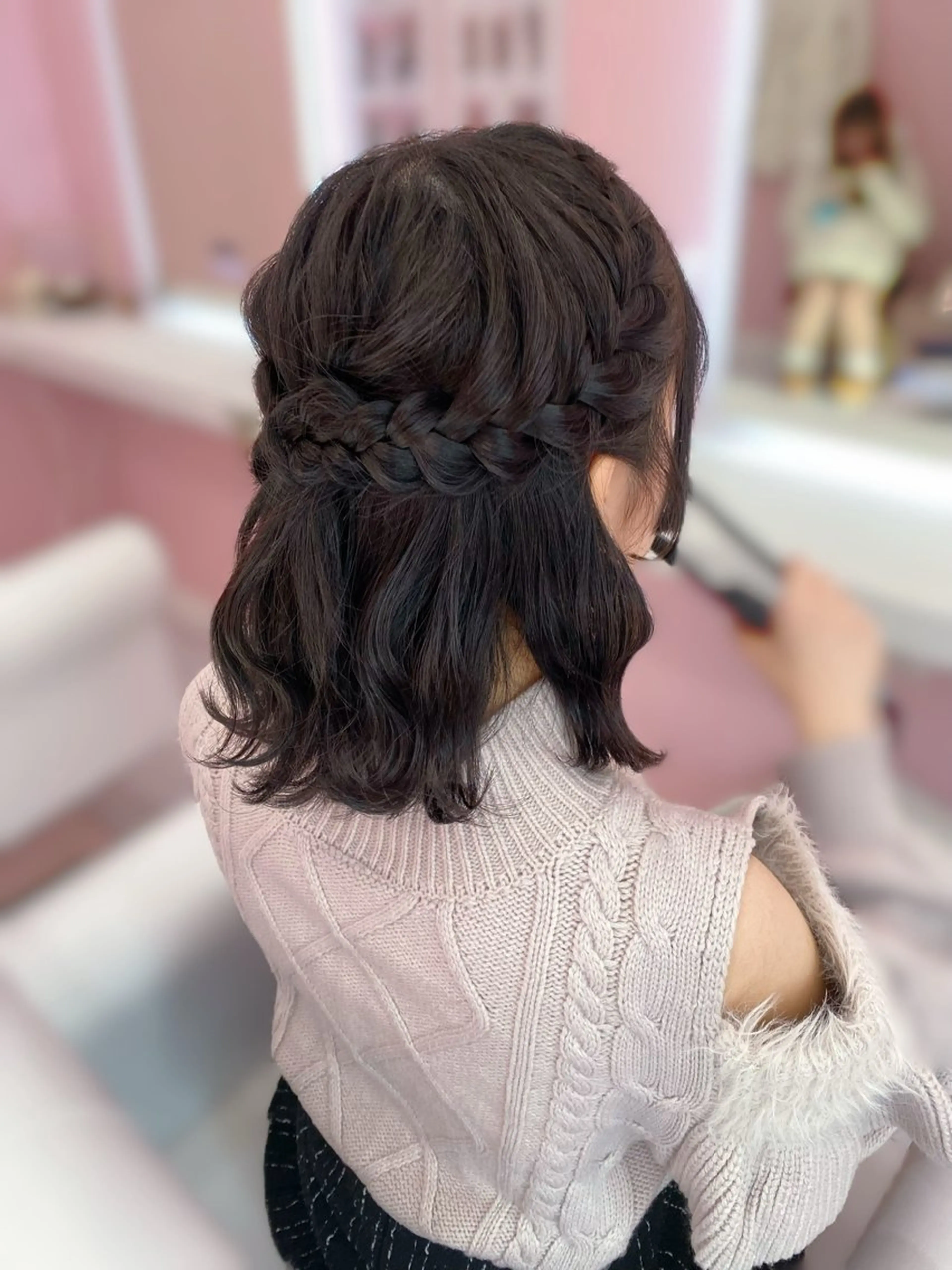 ミディアム ヘアアレンジ ハーフアップ 三つ編み ヘアセット Set Salon Mémoire by miuprierre所属・推し活🪄🩷 川上 佳奈のヘアスタイル
