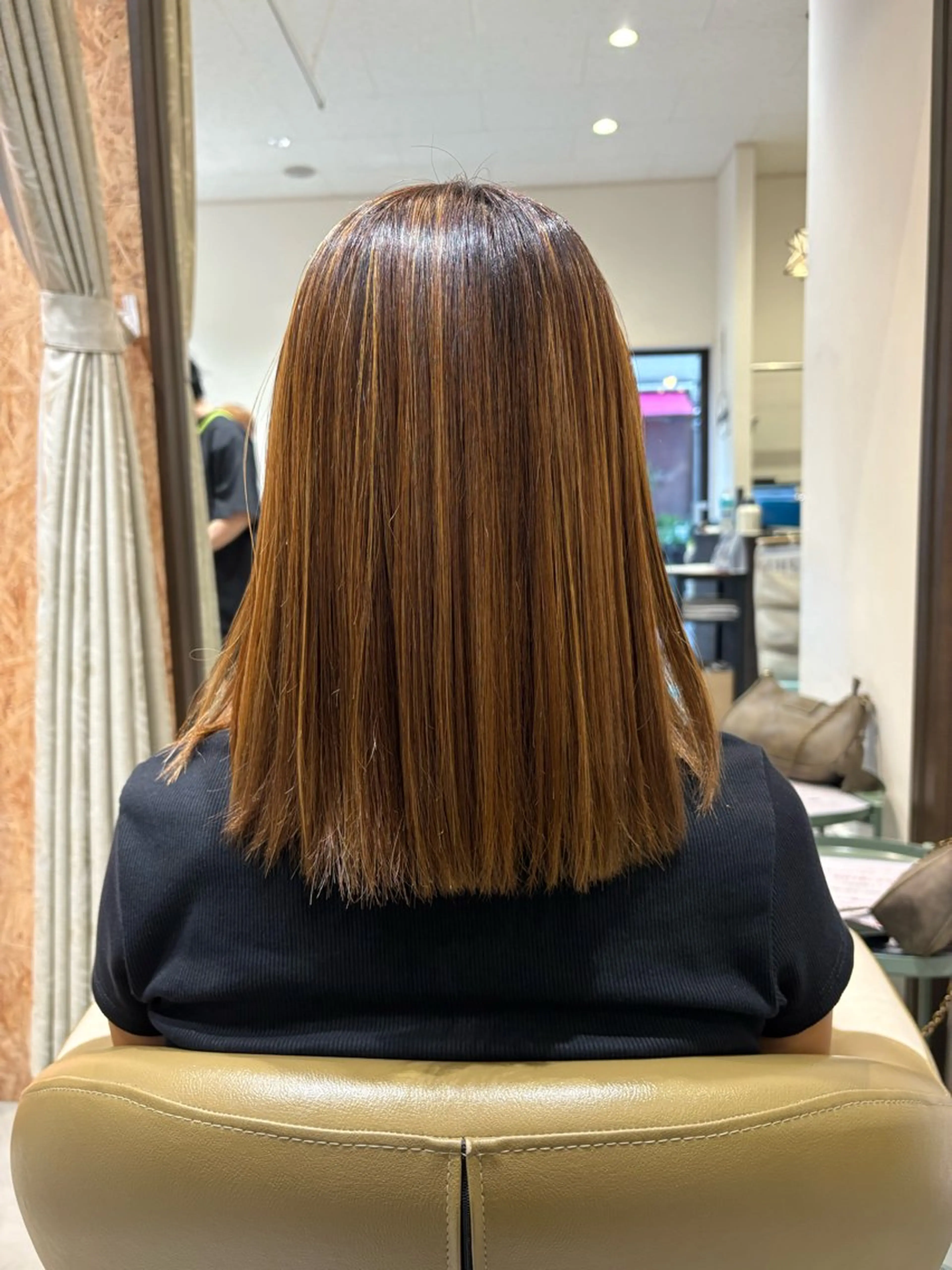 セミロング ハイライト 髪質改善 カット 縮毛矯正 折本 沙織のヘアスタイル