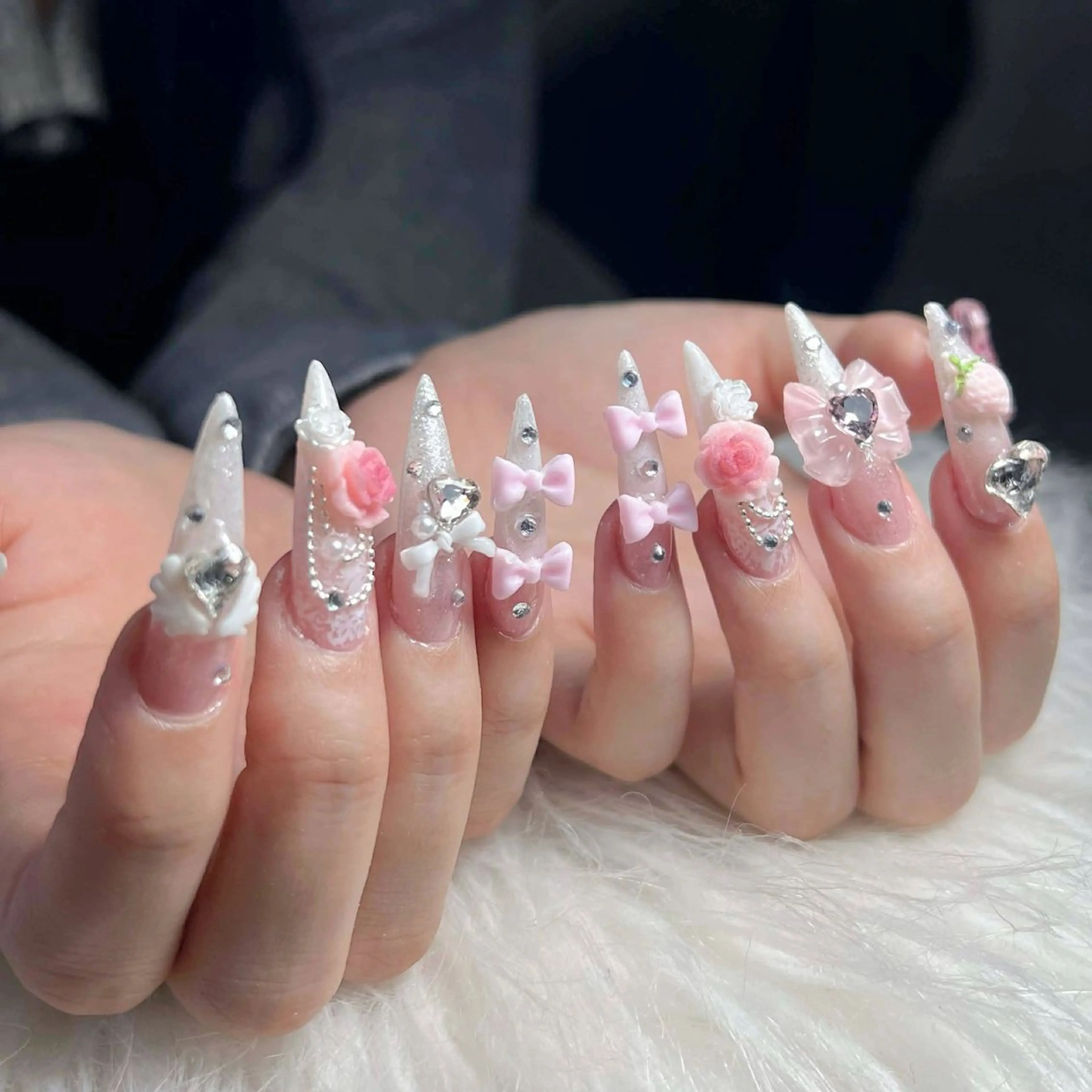 ネイル オーロラネイル クリアネイル 成人式 フラッシュネイル ジェルネイル ハンドネイル Amee Nail Salonのネイルデザイン
