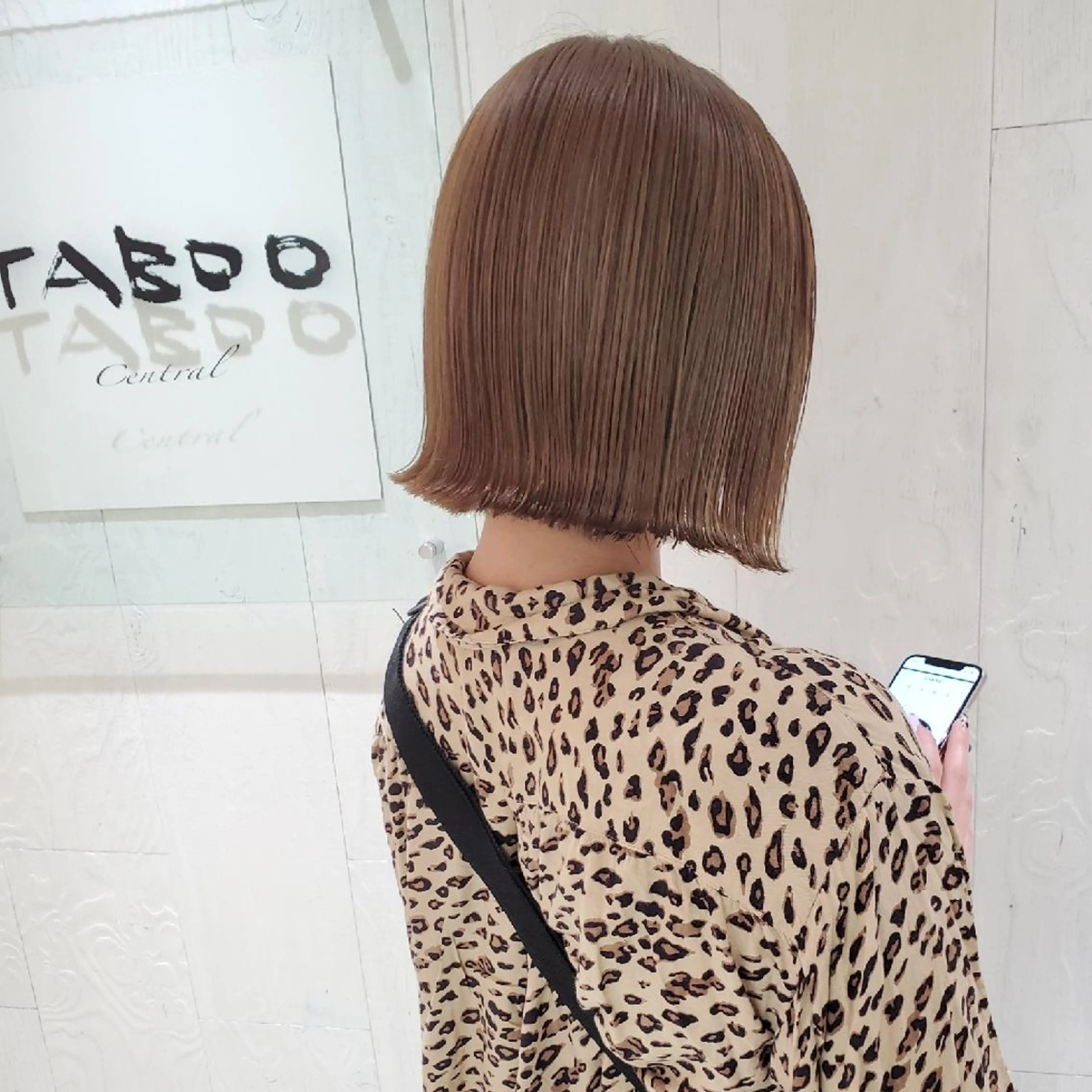 ミディアム カラー 切りっぱなしボブ ベージュカラー ミルクティーベージュ ボブ ヘアカラー トリートメント レイヤーカット/ ウルフカット/大橋 のヘアスタイル