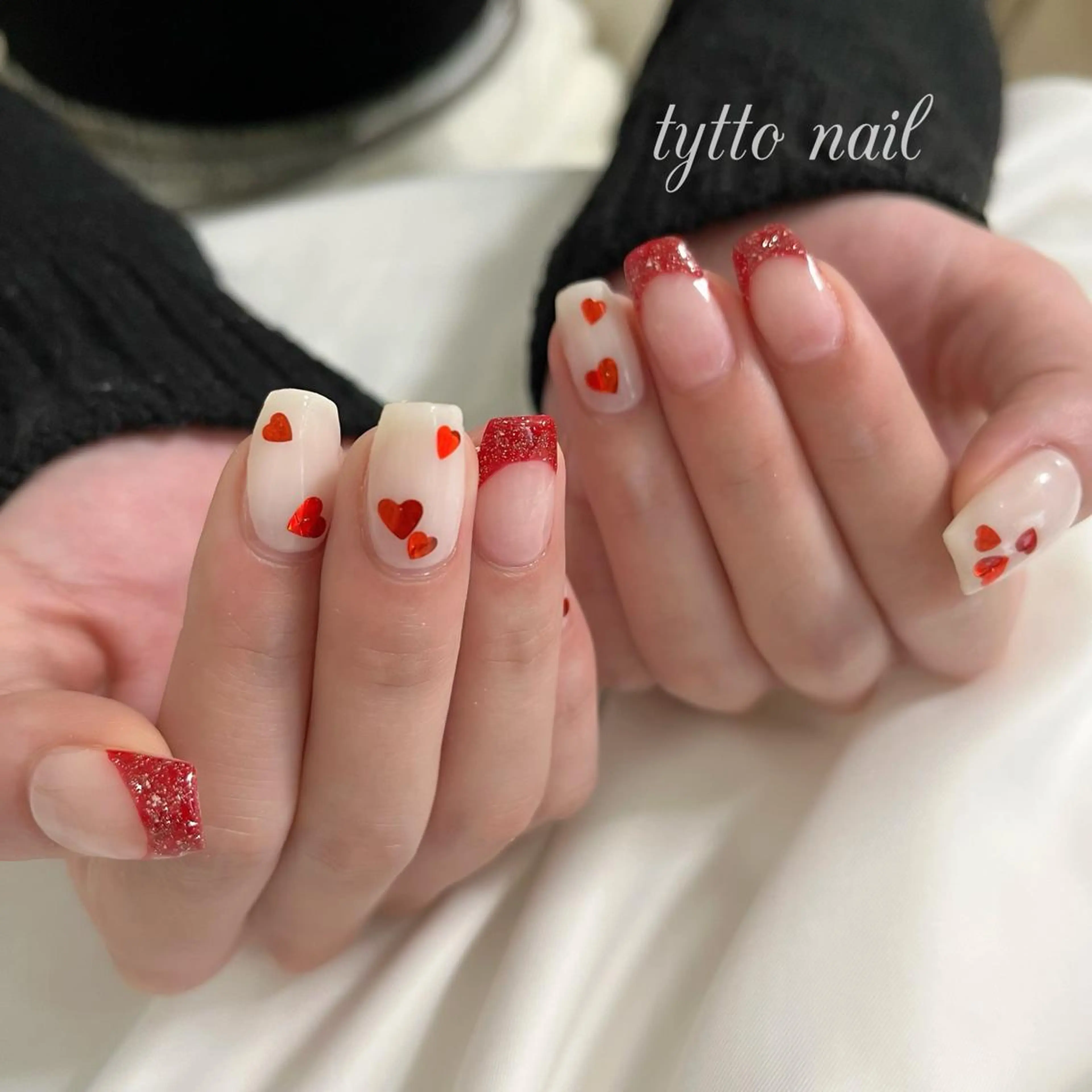 ネイル フレンチネイル ハート ホログラムネイル 赤色 バレンタイン ハンドネイル tytto nail ❤︎‪‪eri‪‪のネイルデザイン