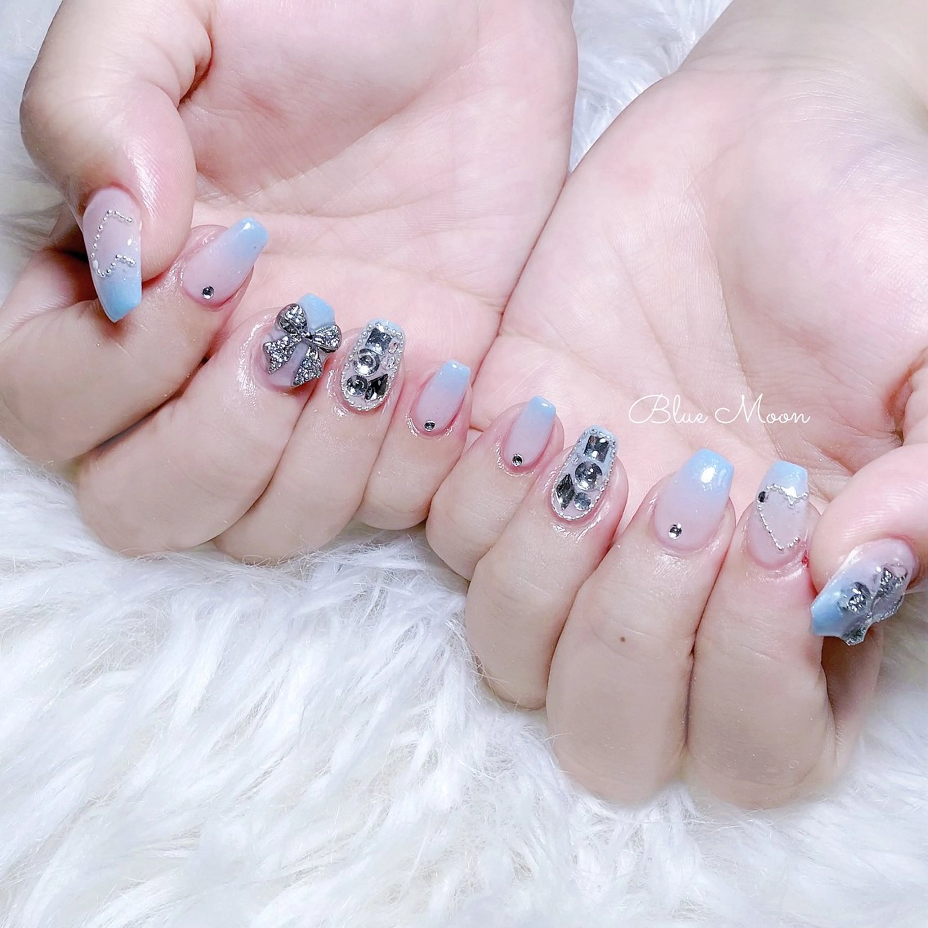 ネイル グラデーション リボン ストーンネイル ハンドネイル フットネイル ハンドケア nail salon Blue Moonのネイルデザイン
