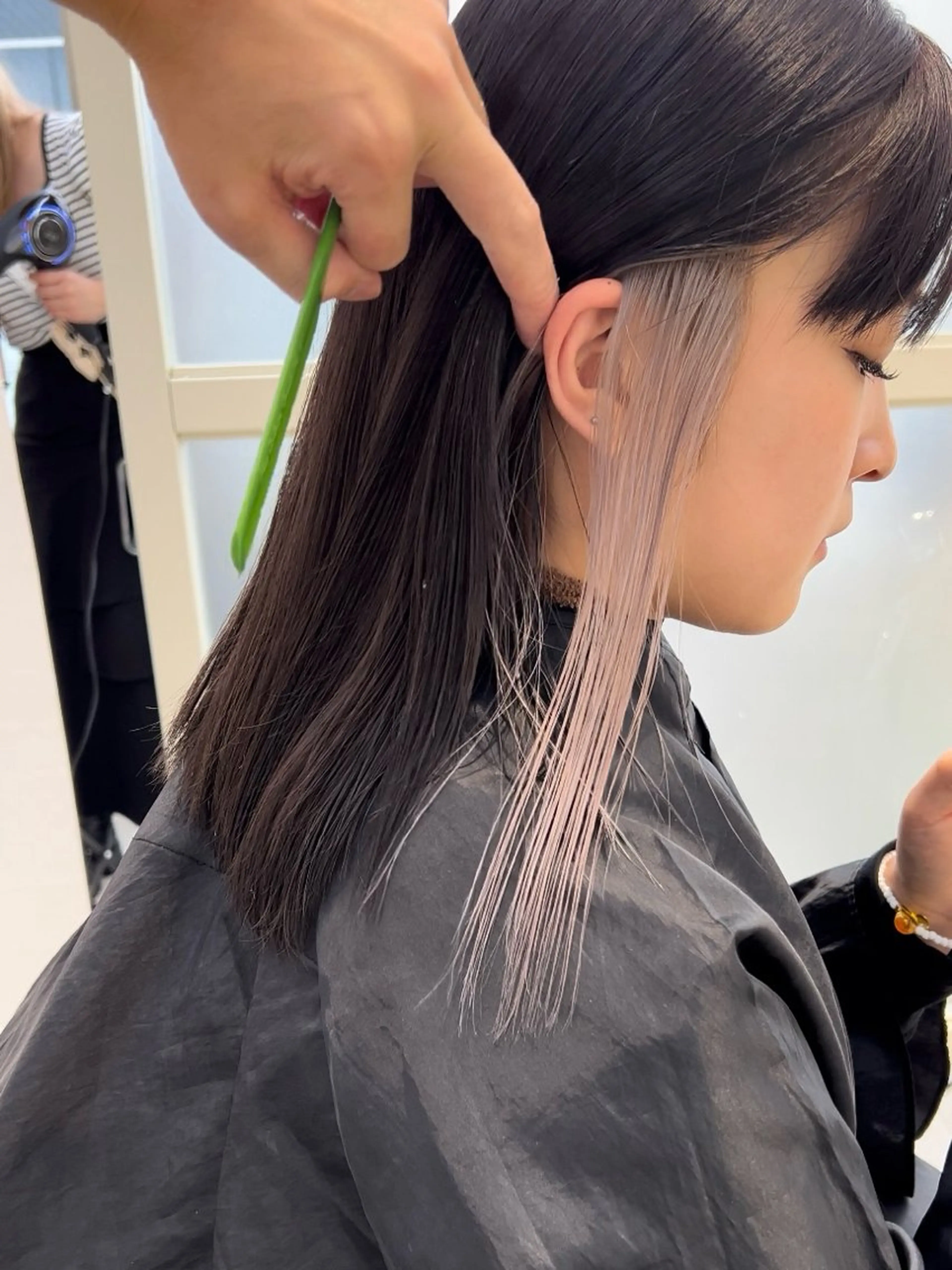 ミディアム カラー アッシュ アッシュブラウン ブリーチ ブラウンカラー ケアブリーチ ヘアカラー トリートメント レイヤー専門家 ダブルカラー修のヘアスタイル