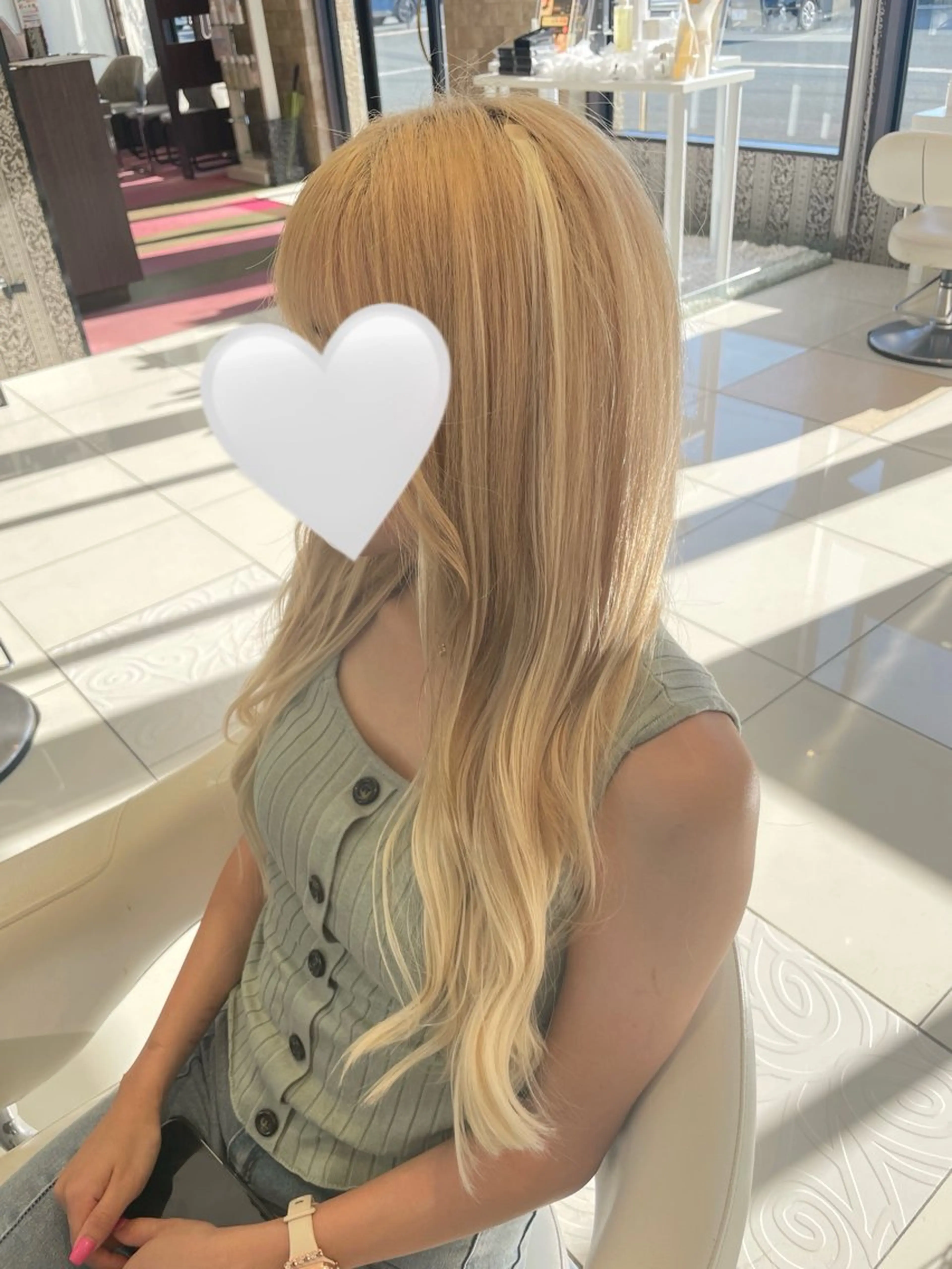 EARTH所属・NATSUMI 透明感カラーのヘアスタイル