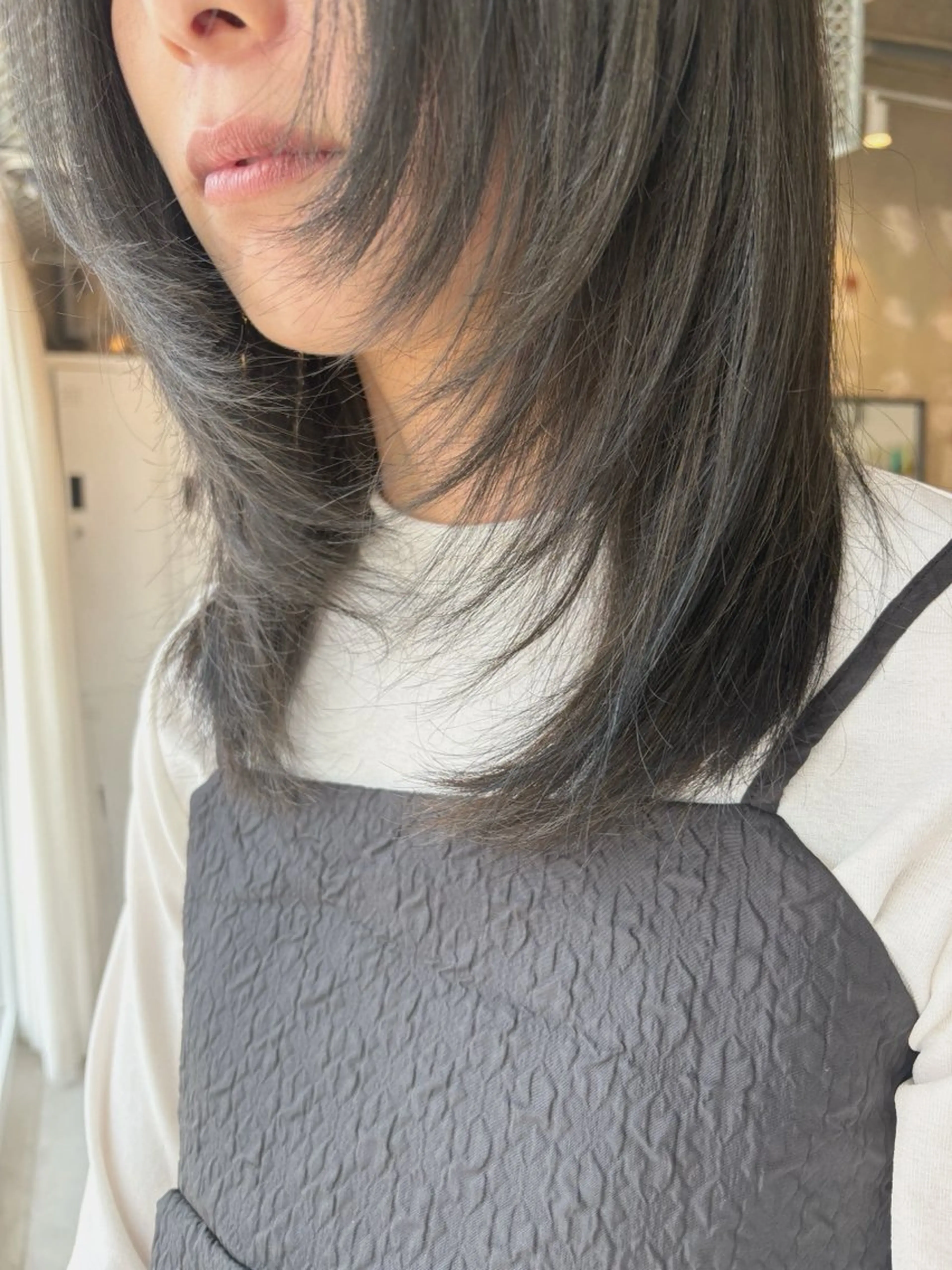 セミロング 顔まわりレイヤー レイヤーカット カット ヘッドスパ 中村 潮音のヘアスタイル