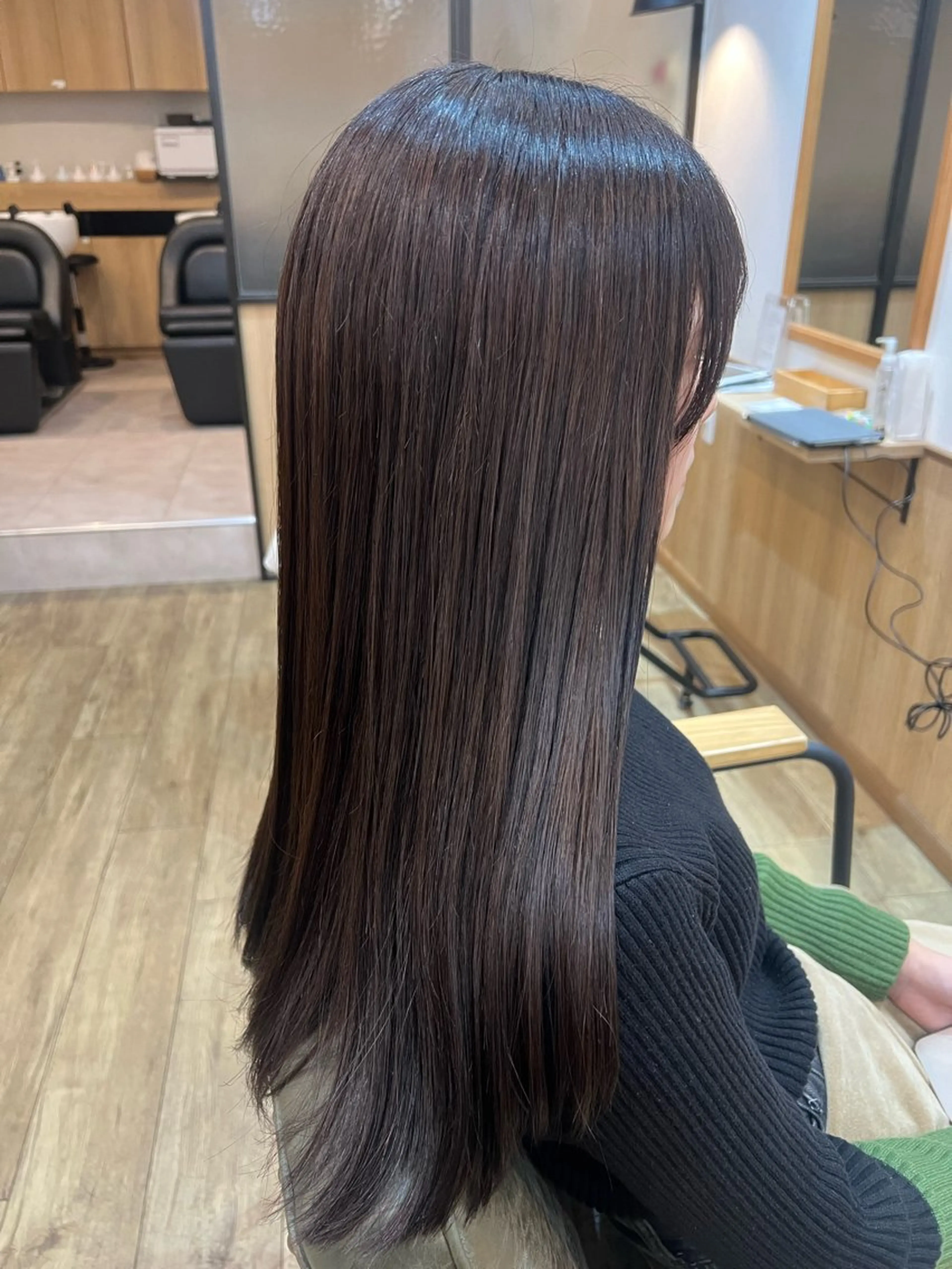 ロング 高辻 日菜のヘアスタイル