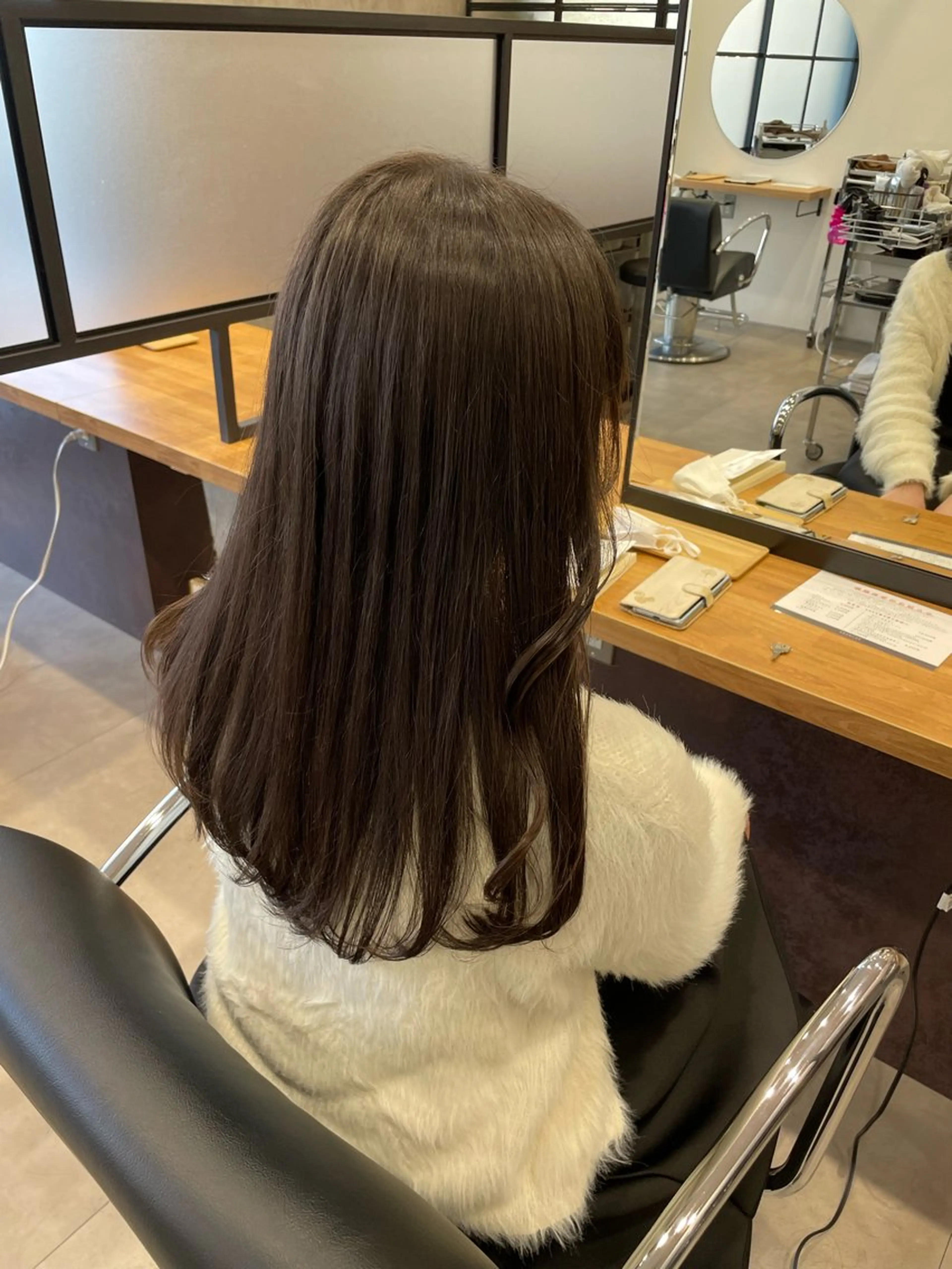 セミロング 佐藤 由依/透明感カラーのヘアスタイル