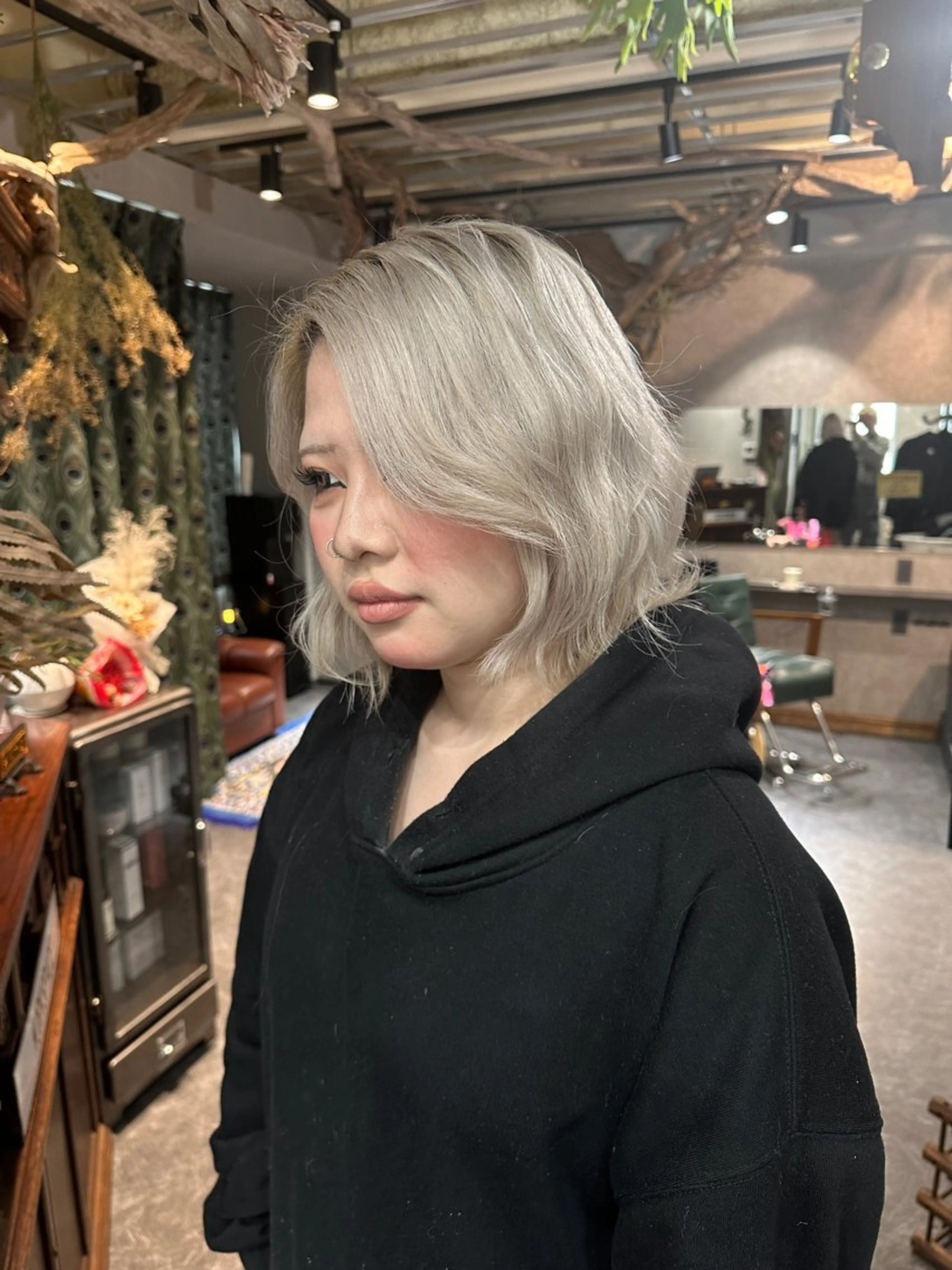 ミディアム カラー ブリーチ ケアブリーチ ダブルカラー ハイライトカラー ハイトーンカラー カット ヘアカラー トリートメント レイヤーブリーチ特化 ホワイト専門/岸のヘアスタイル