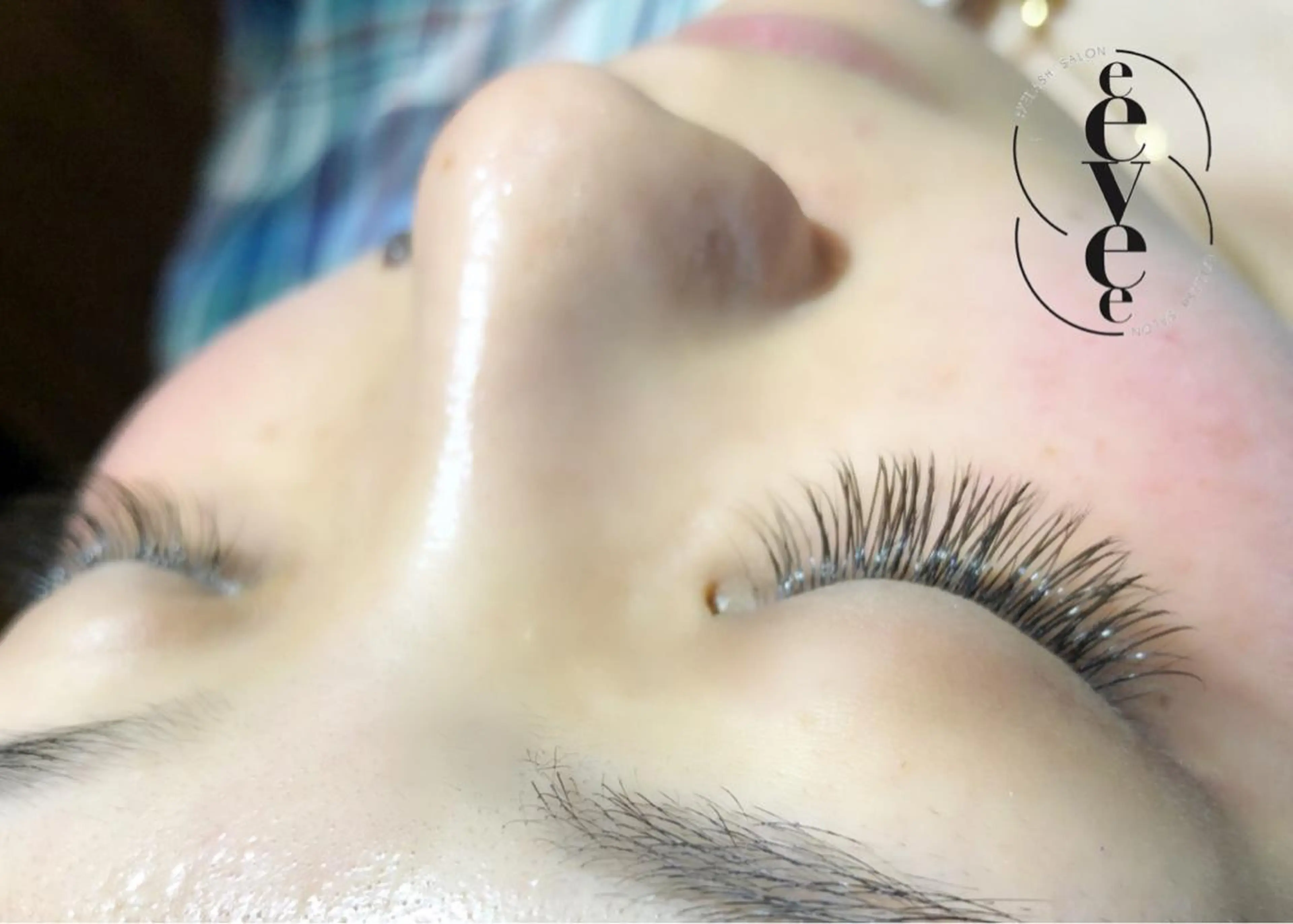 マツエク・マツパ カラーマツエク フラットラッシュ マツエク プライベートサロン eeveeのエステ・リラクイメージ