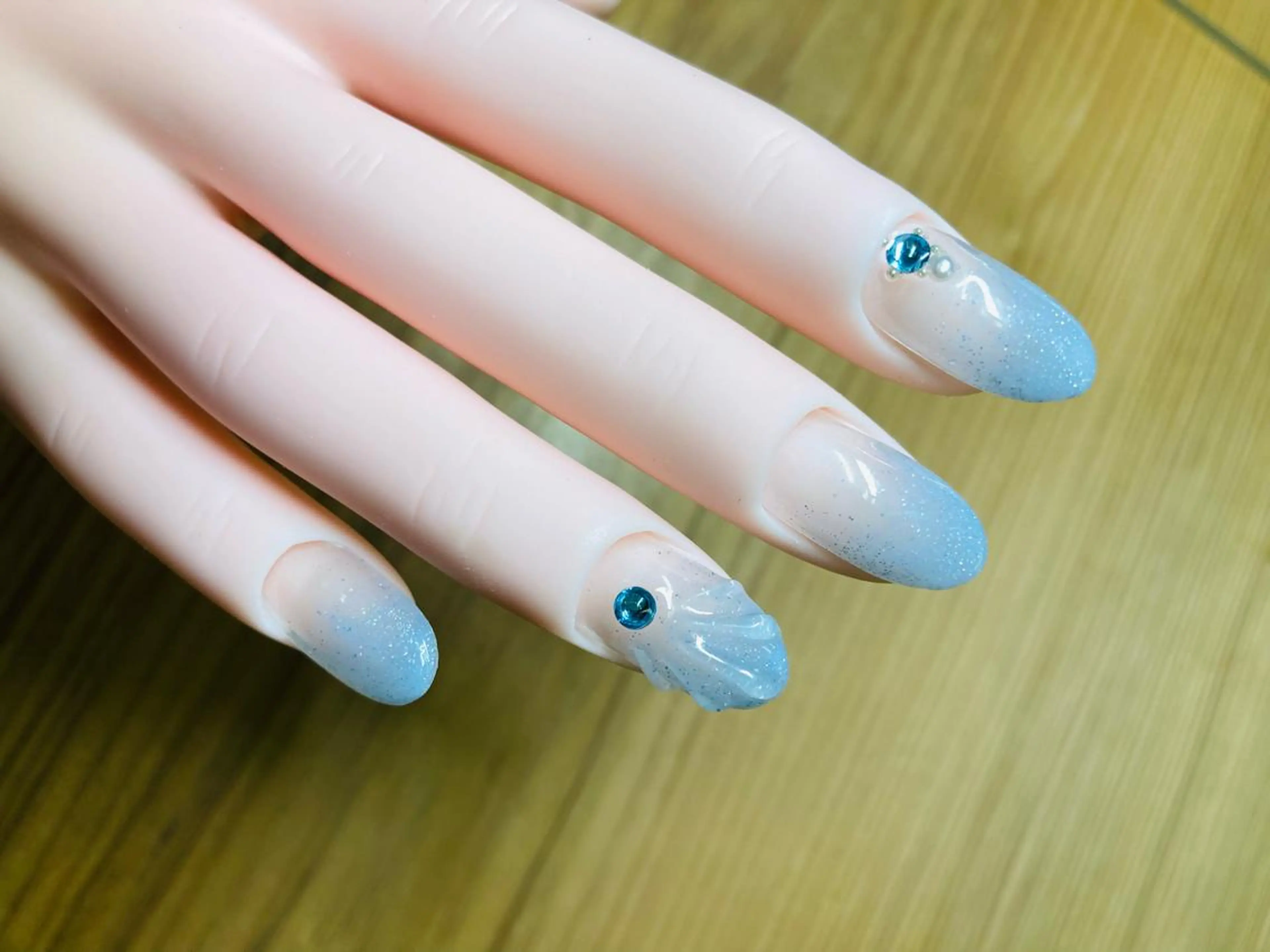 ネイル ECLAT エクラ所属・寺山 千鶴のネイルデザイン