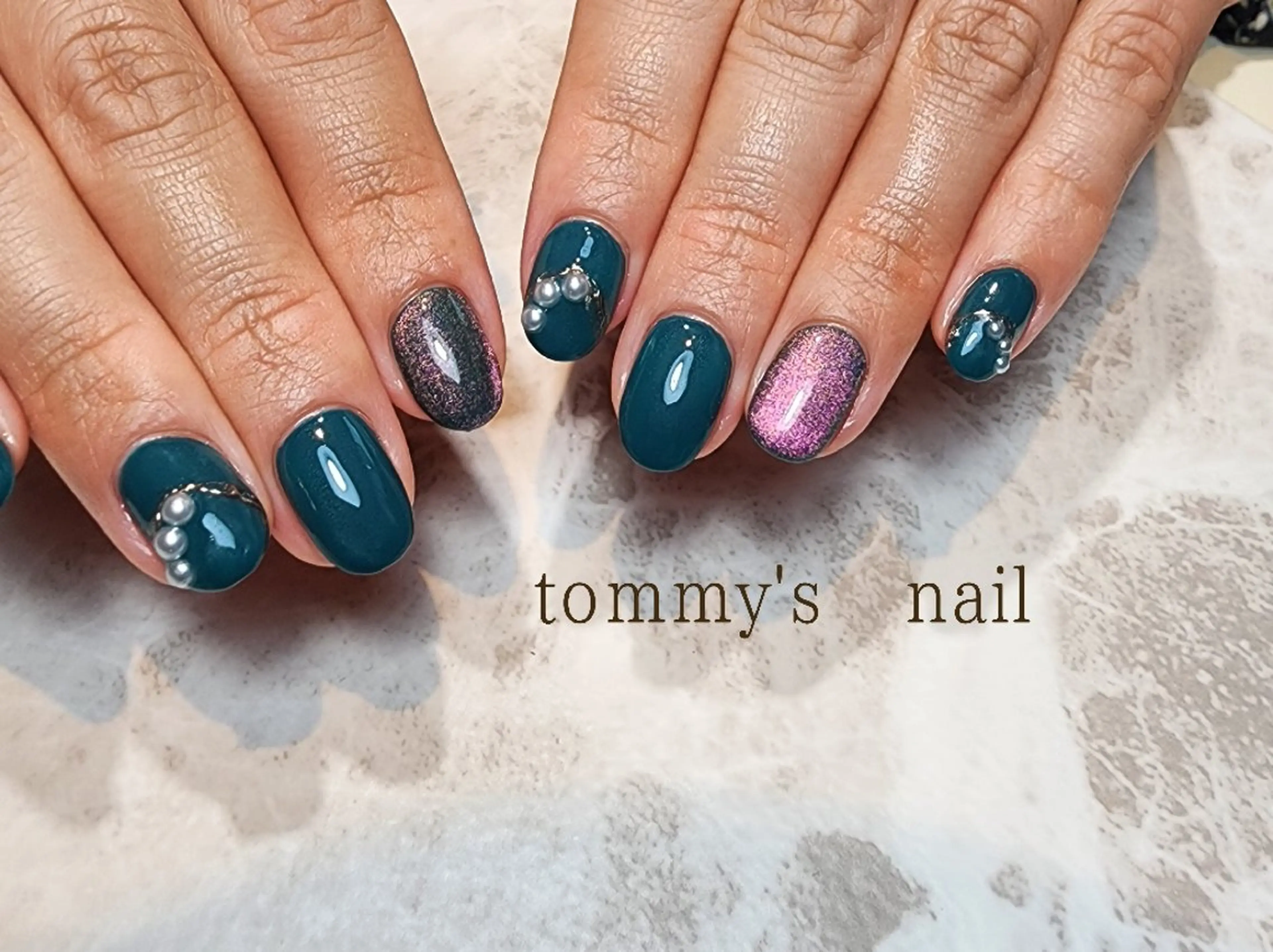 ネイル ジェルネイル グラデーション ラメ(グリッター) ラメグラデーション ミラーネイル ハンドネイル tommy's nail所属・福岡/若よもぎ蒸し 全身美容が叶うサロンのネイルデザイン