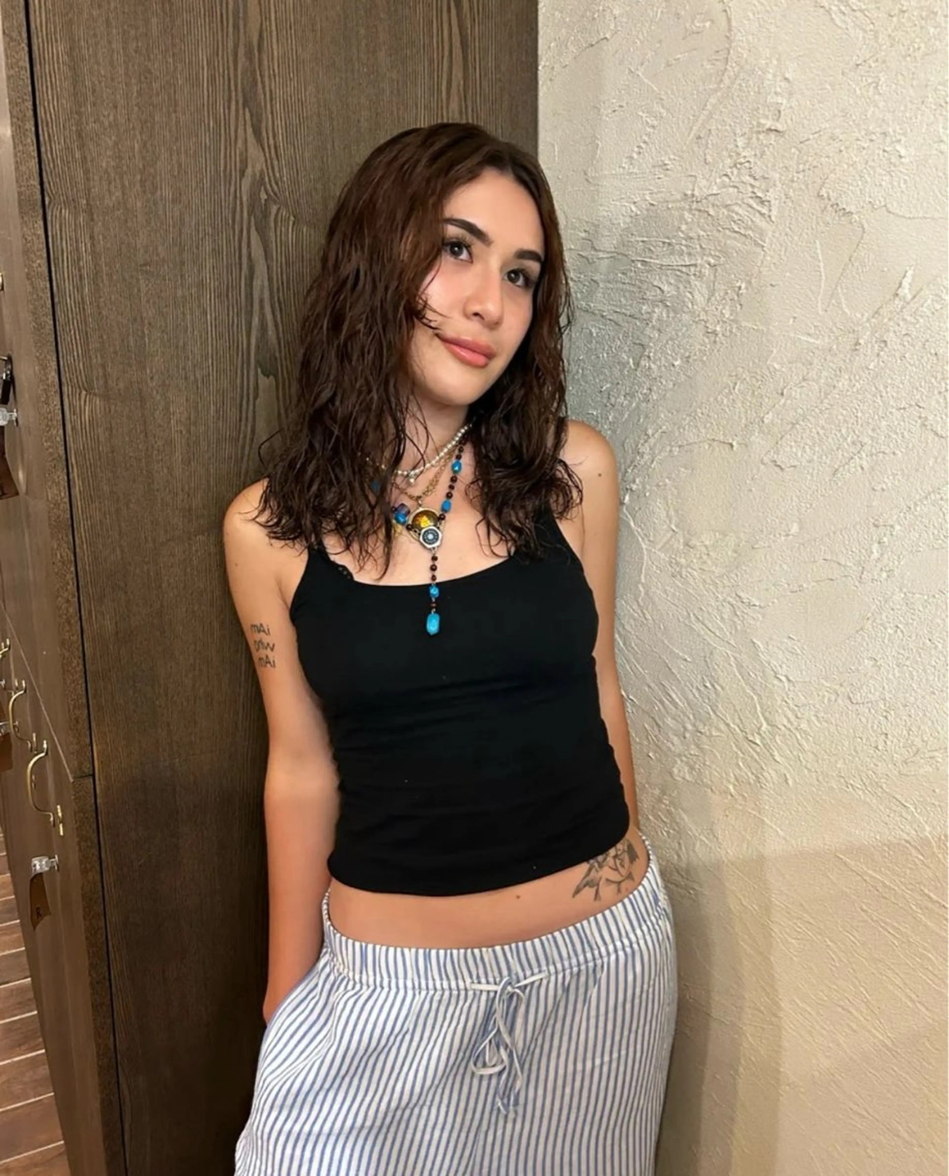 セミロング パーマ 西 優衣奈のヘアスタイル