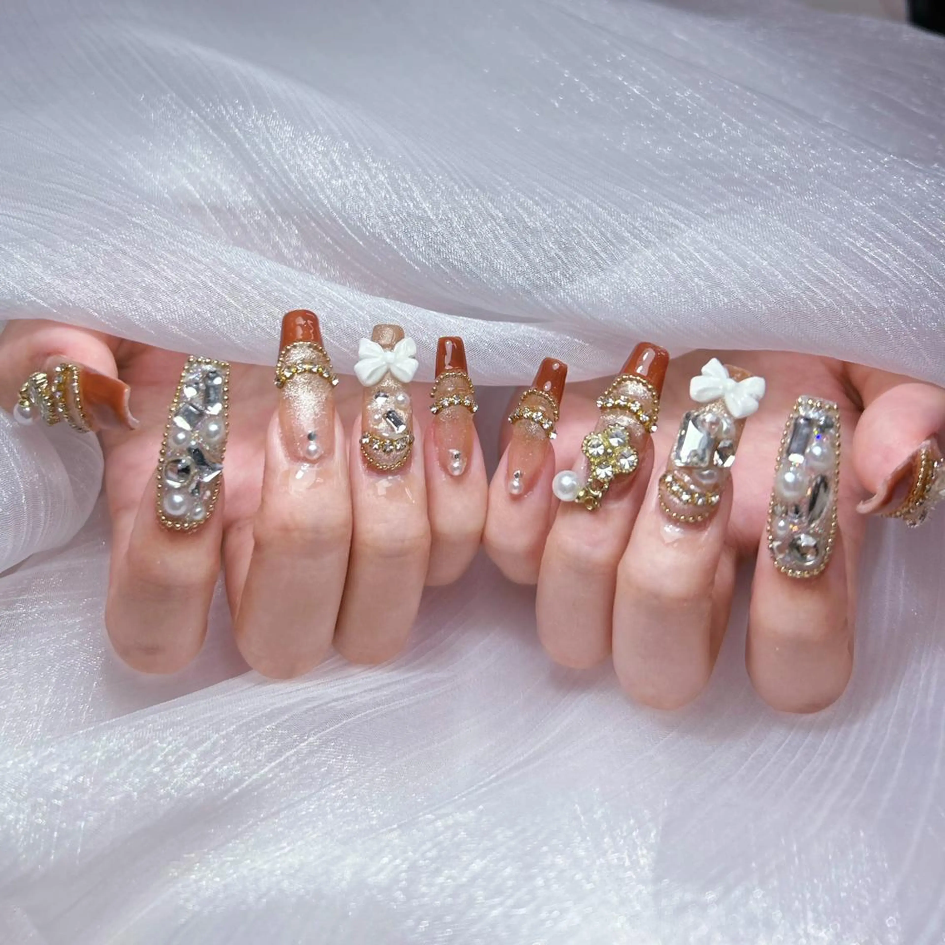 ネイル アートネイル オーロラネイル ガーリー キラキラネイル 韓国ネイル ハンドネイル DIANMOND NAIL🌸のネイルデザイン