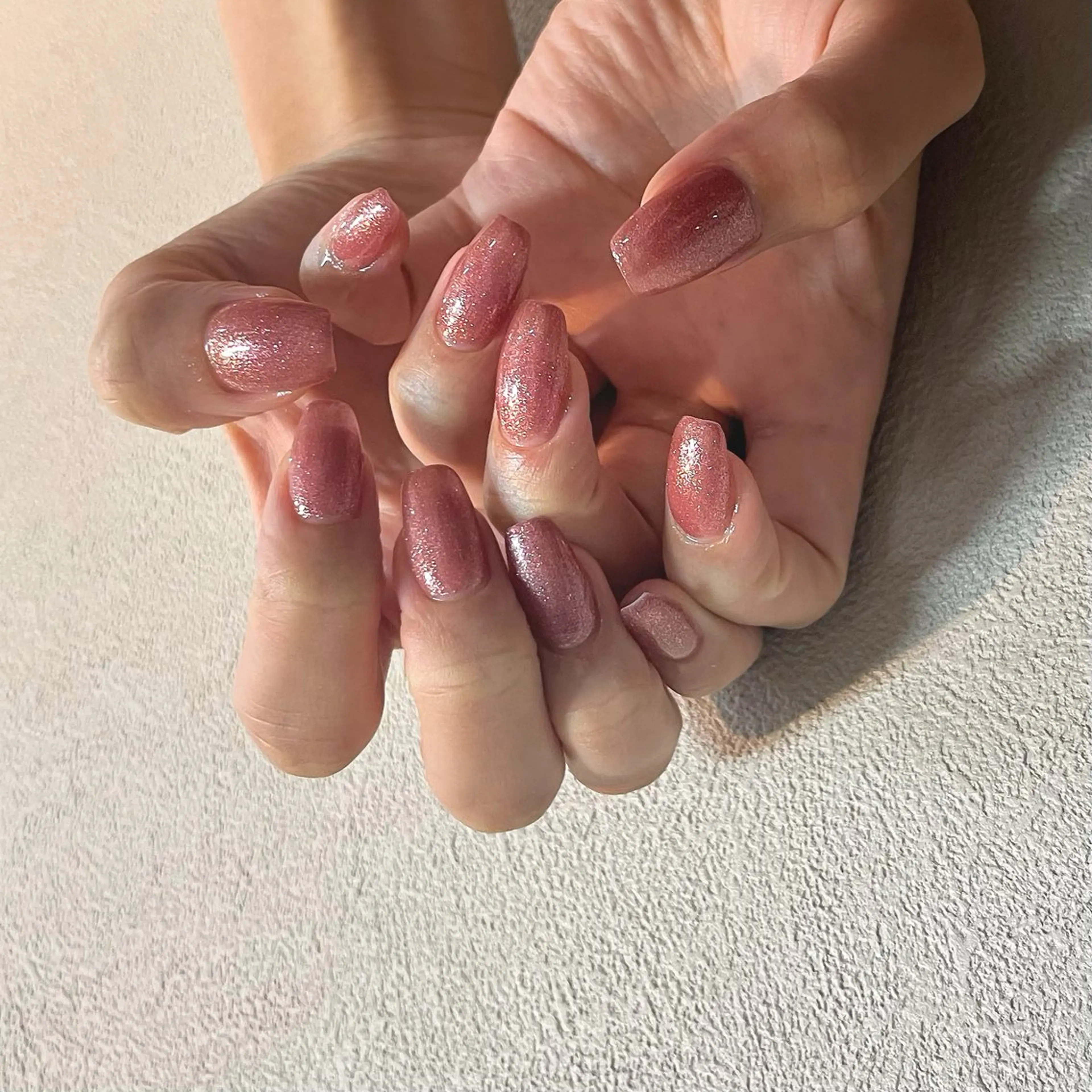 ネイル フラッシュネイル キラキラネイル ラメ(グリッター) ワンカラーネイル ピンク ハンドネイル ハンドケア 🎀NAIL🎀 AI🪄︎︎◝✩のネイルデザイン