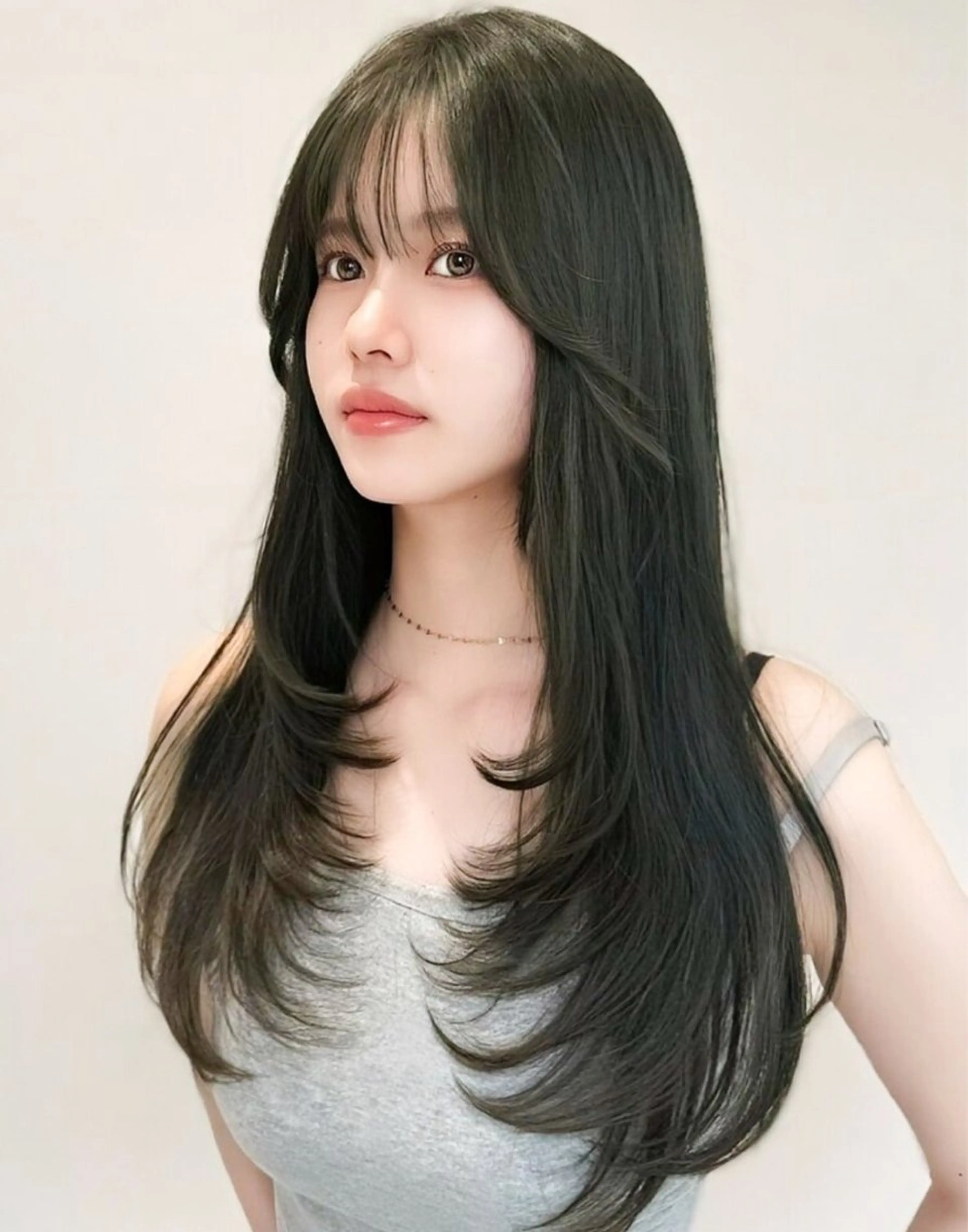 ロング カラー 伊藤 優里のヘアスタイル