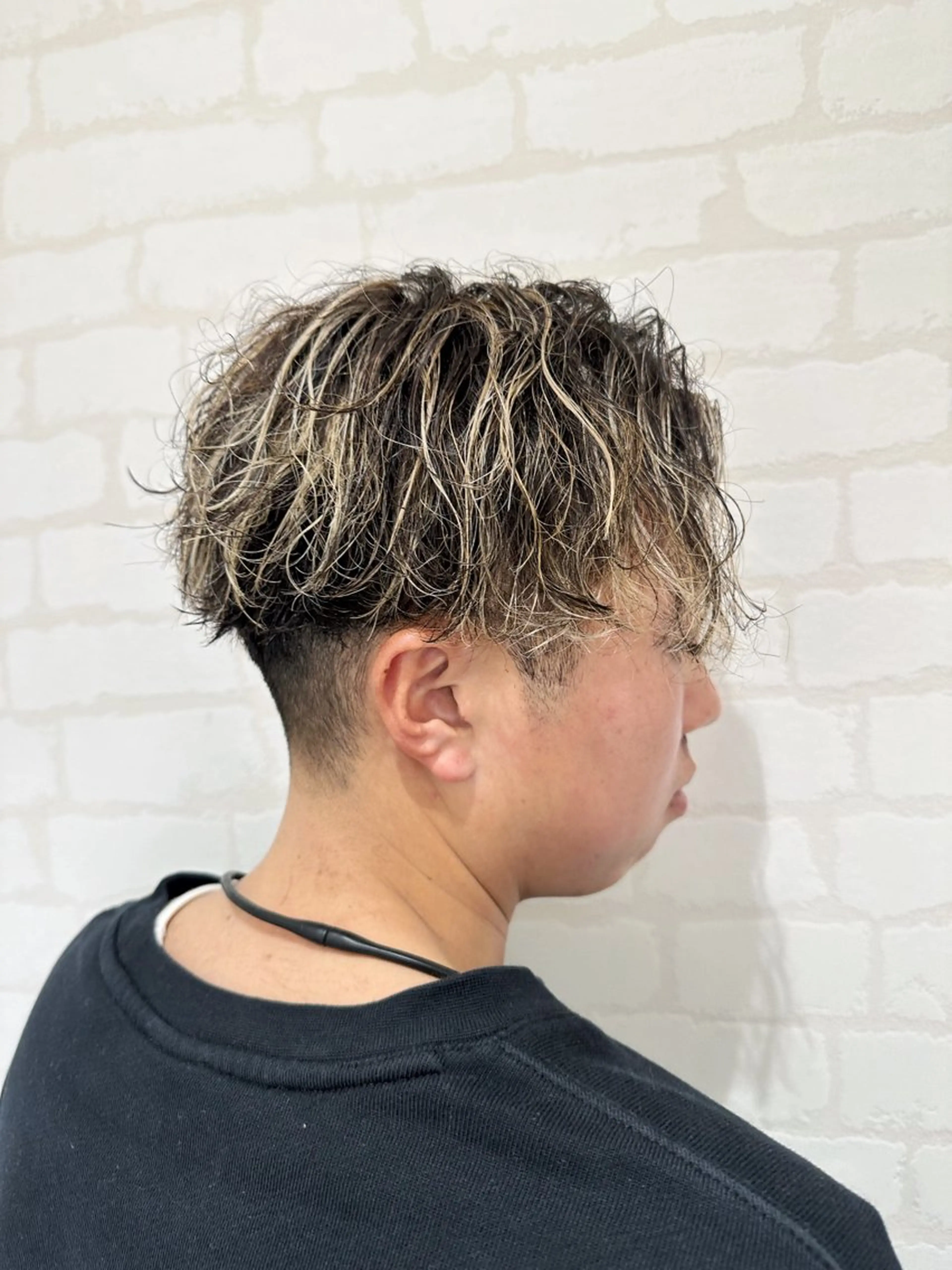 カラー パーマ メンズ メンズハイライト メンズパーマ ハイライトカラー カット ヘアカラー パーマ IwAsh中山所属・✂︎中山ブリーチ・ パーマ✂︎露木智也のヘアスタイル