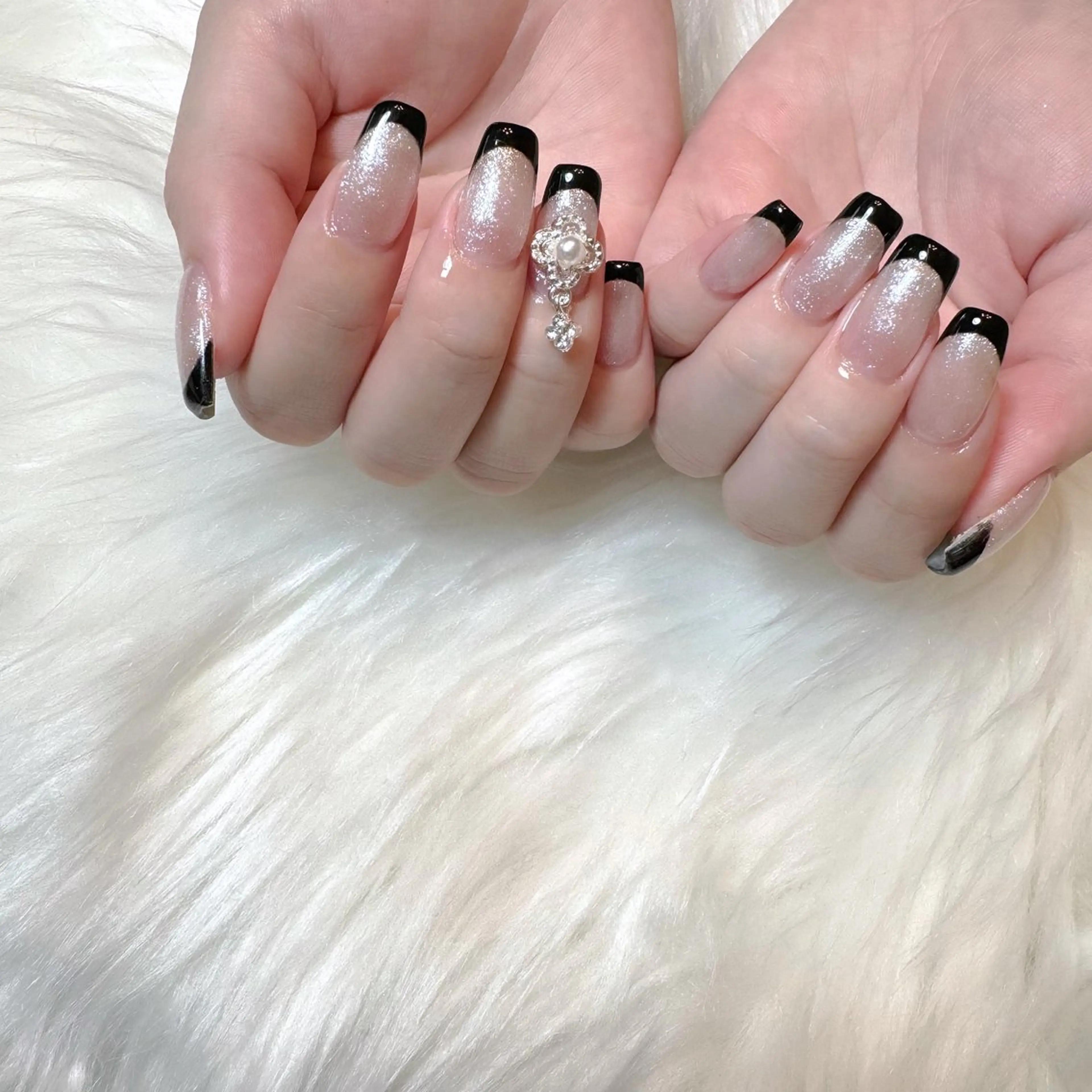 ネイル フレンチネイル ラメ(グリッター) Aulu'bネイル ボディージュエリーのネイルデザイン