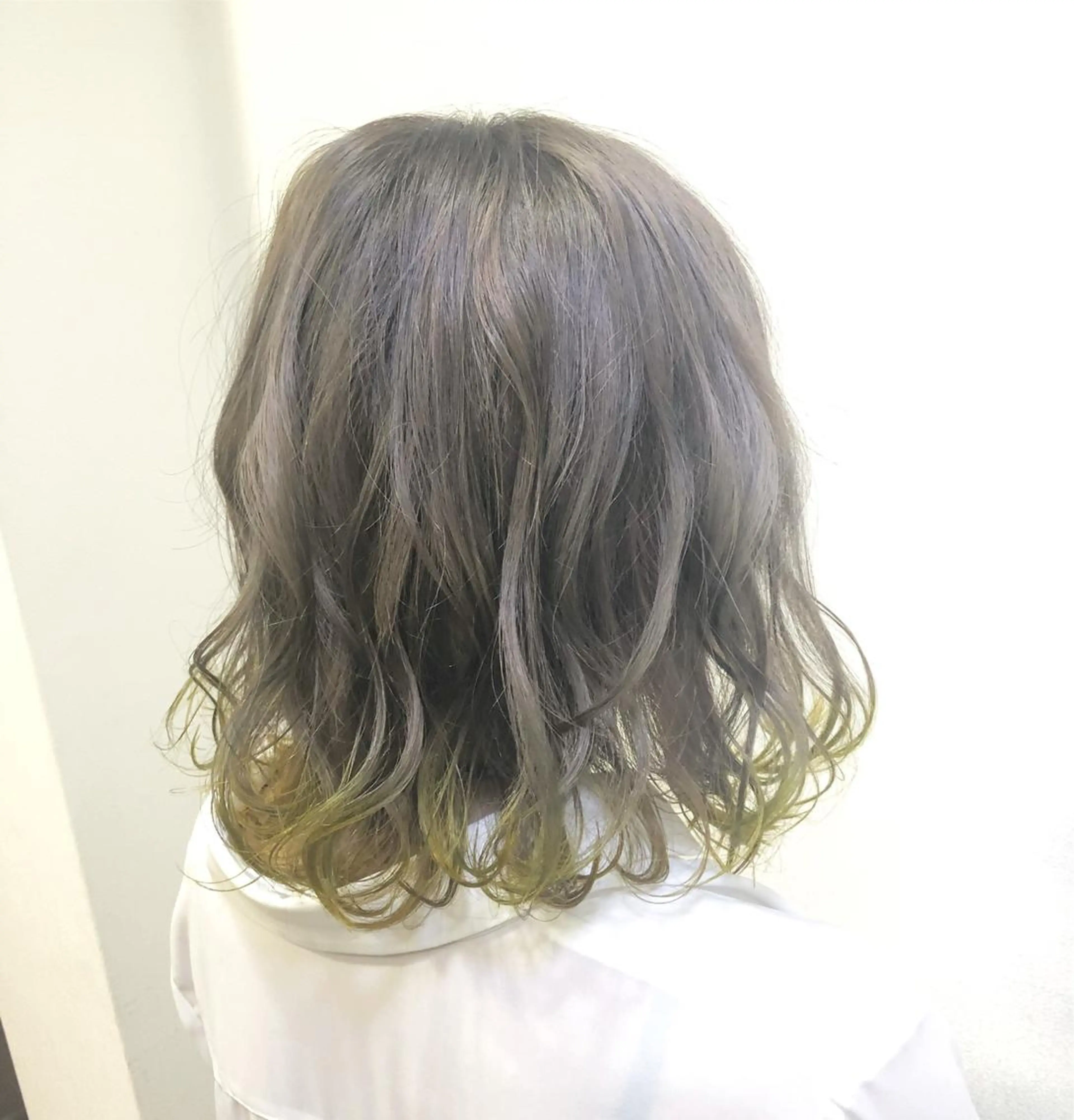 ショート カラー ブリーチ カット ヘアカラー Le/a谷町 野上幹太のヘアスタイル