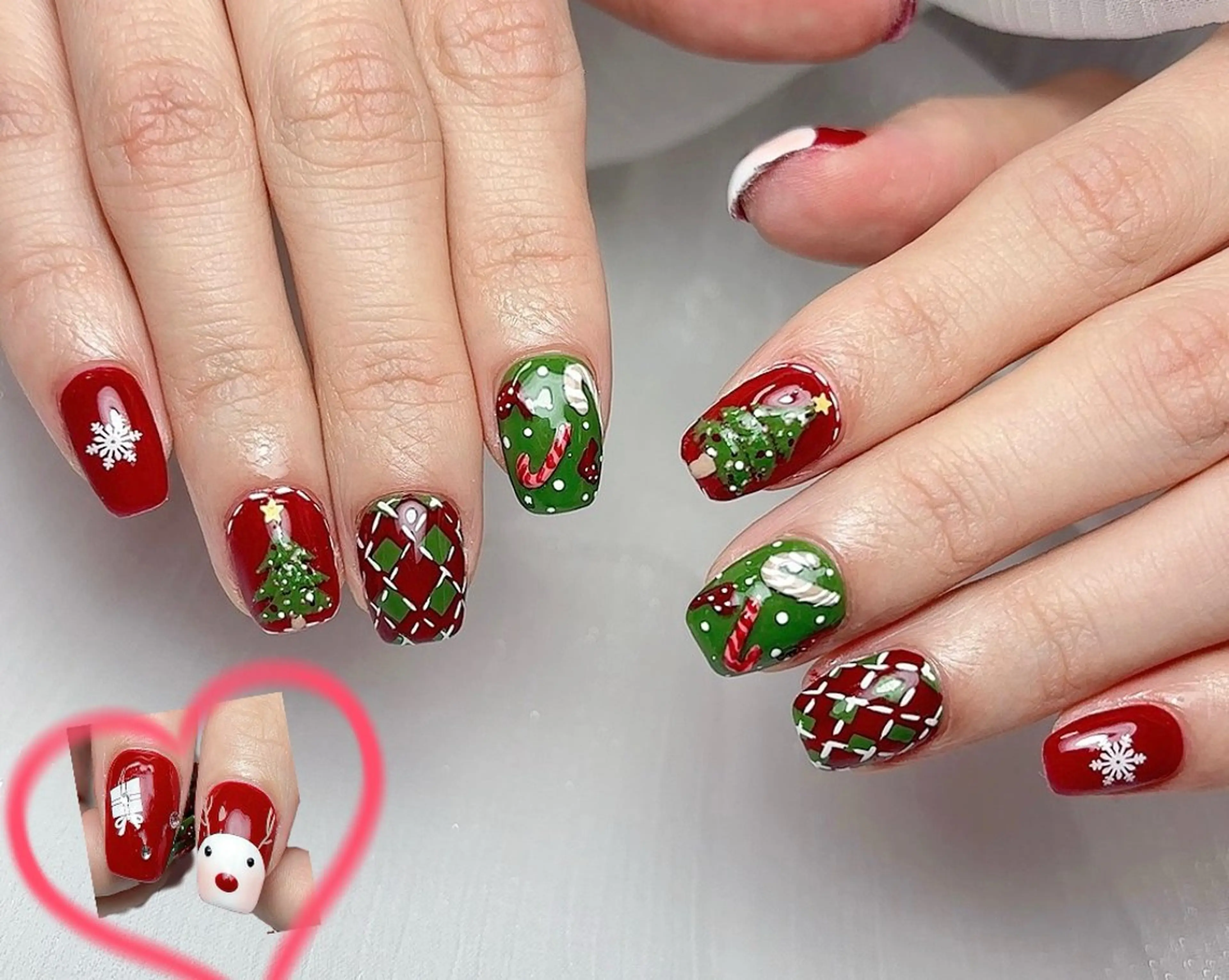 ネイル グリーン 赤色 冬ネイル クリスマス ハンドネイル ハンドケア ネイルサロン Auraのネイルデザイン
