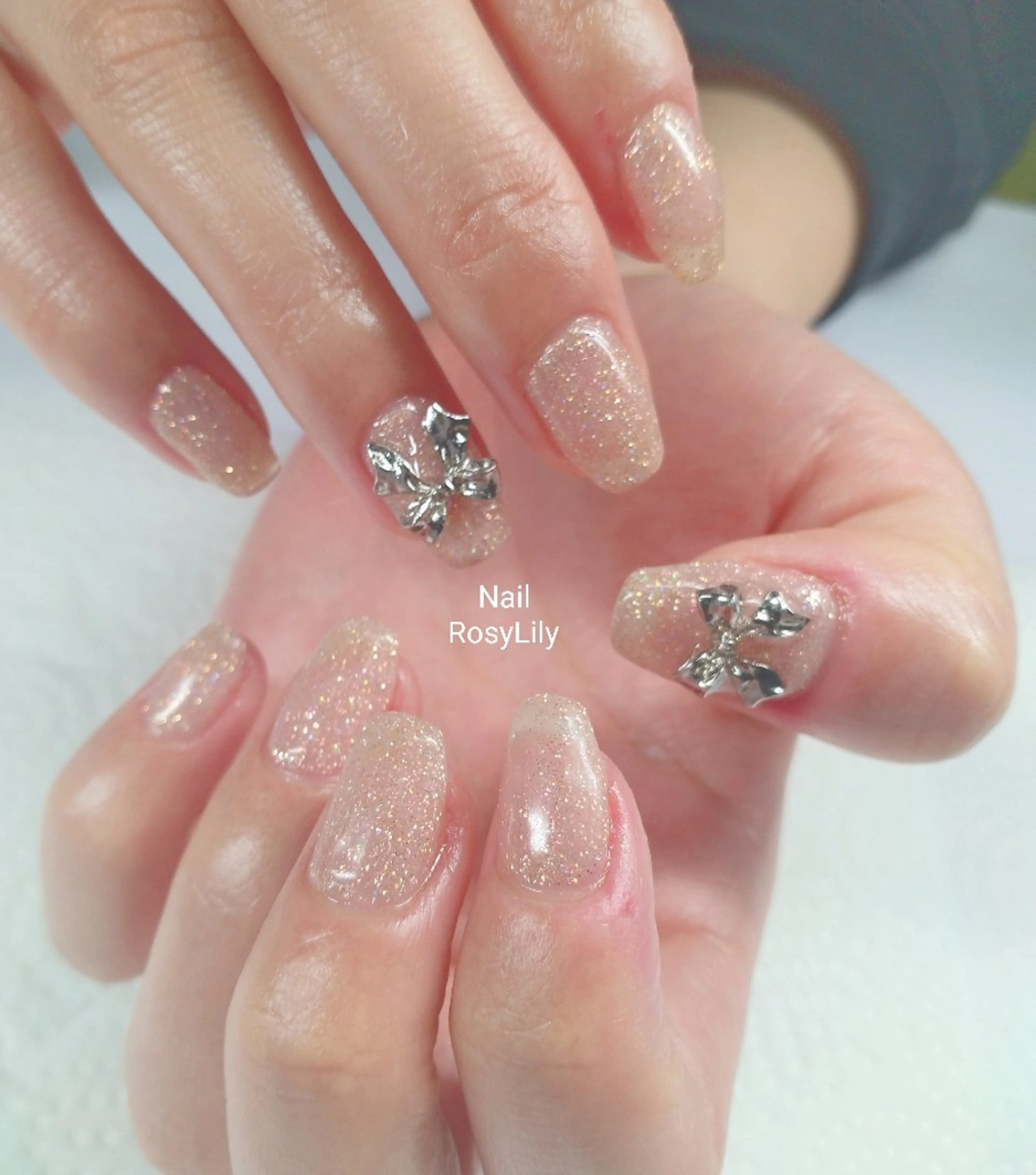 ネイル フラッシュネイル リボン ハンドネイル ハンドケア プライベートサロン RosyLily所属・プライベートサロン Rosy Lilyのネイルデザイン