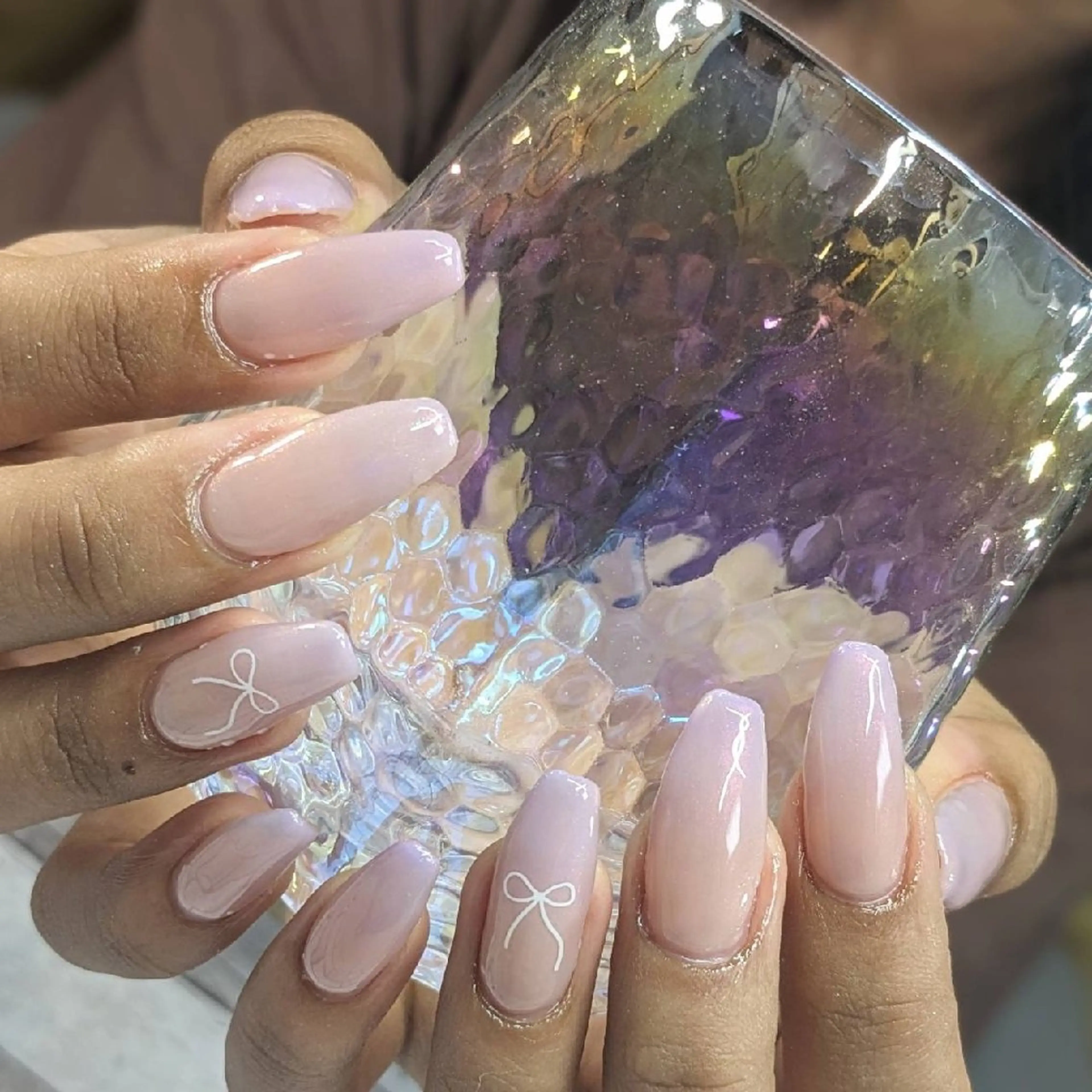 ネイル グラデーション 赤色 リボン ハンドネイル ネイルサロンベルティ .keikoのネイルデザイン