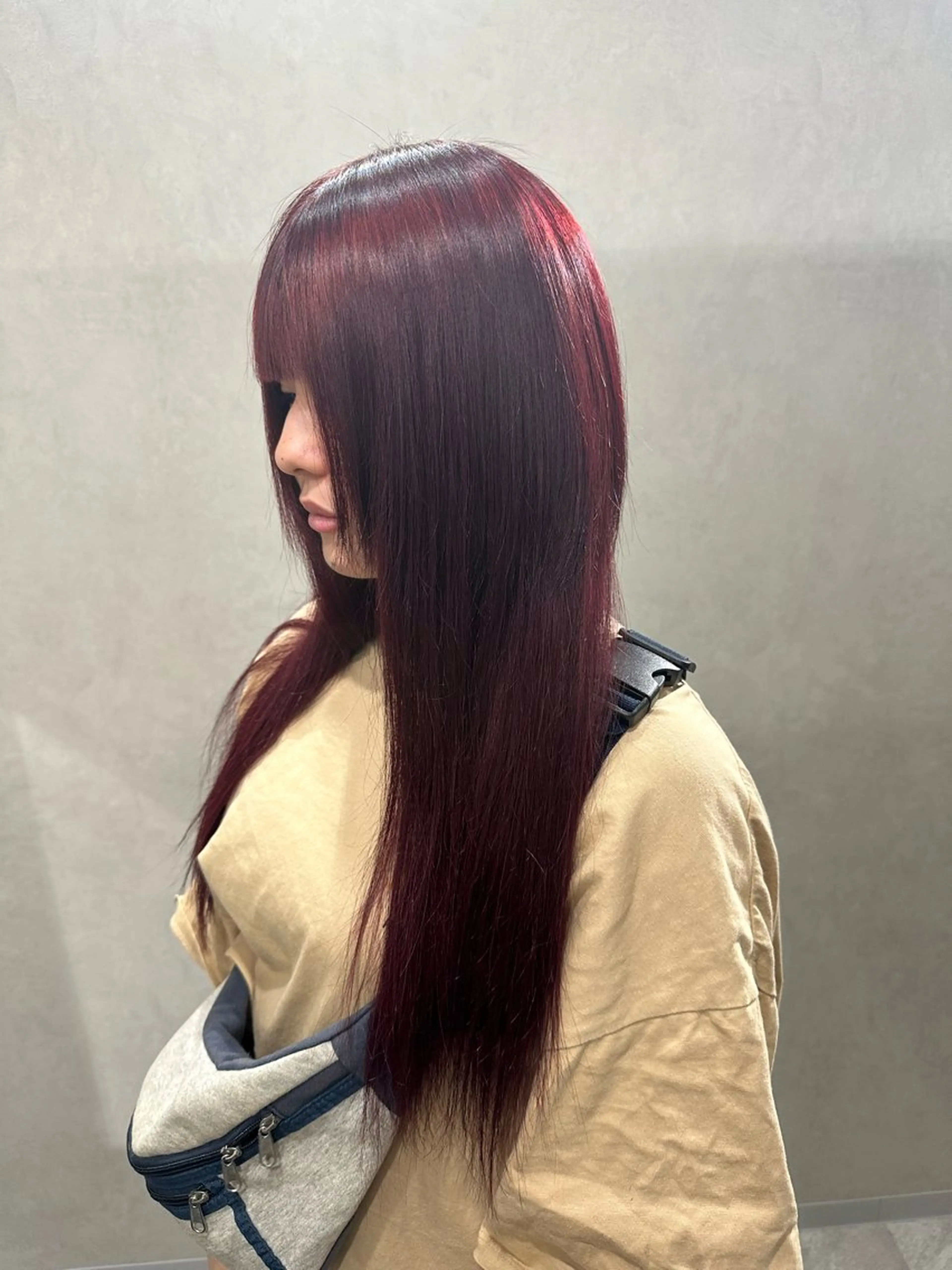 ロング 奥本 侑 ハイトーン、髪質改善のヘアスタイル