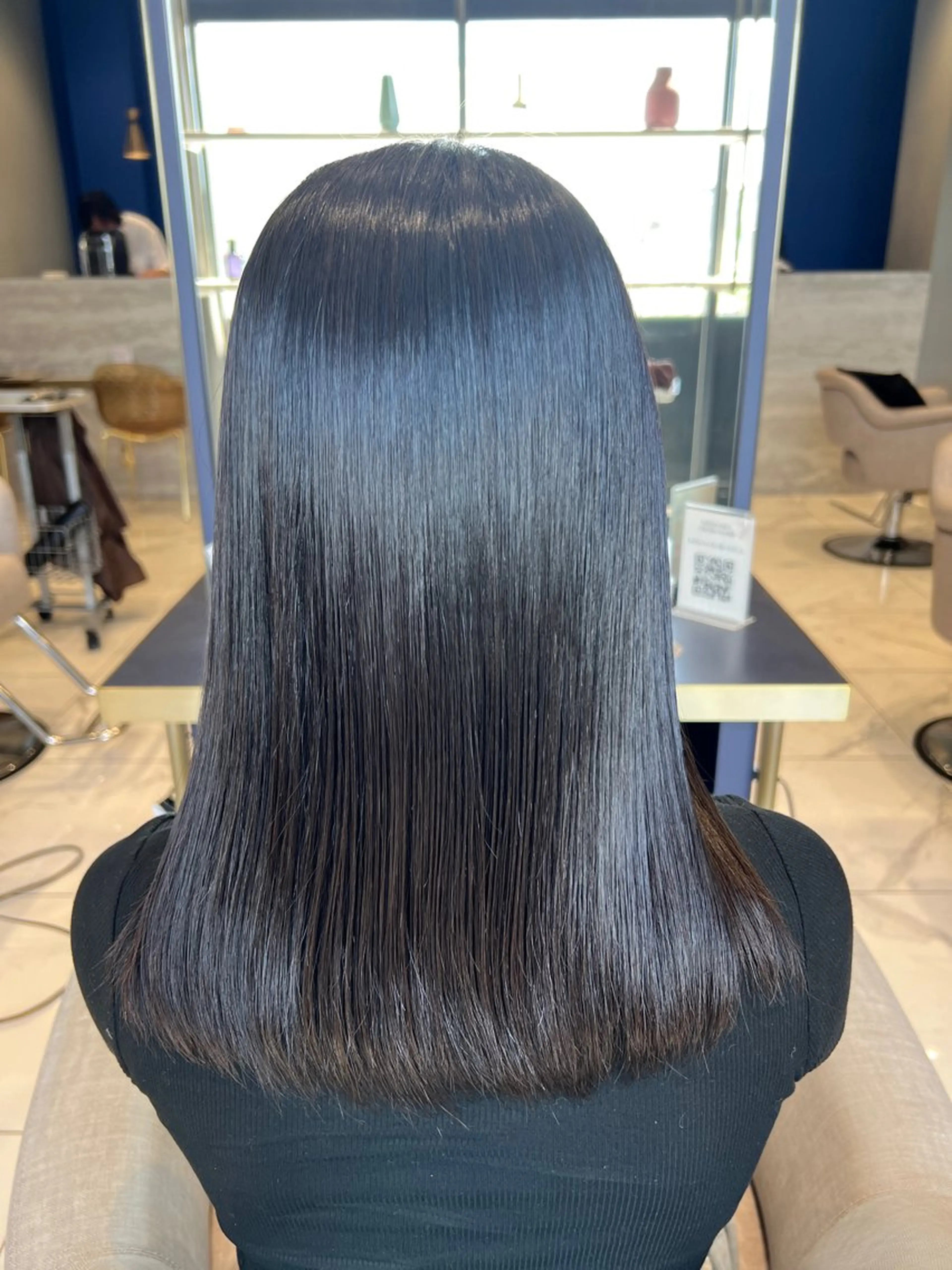 ミディアム 縮毛矯正 志田 ほん/ インナーカラーのヘアスタイル