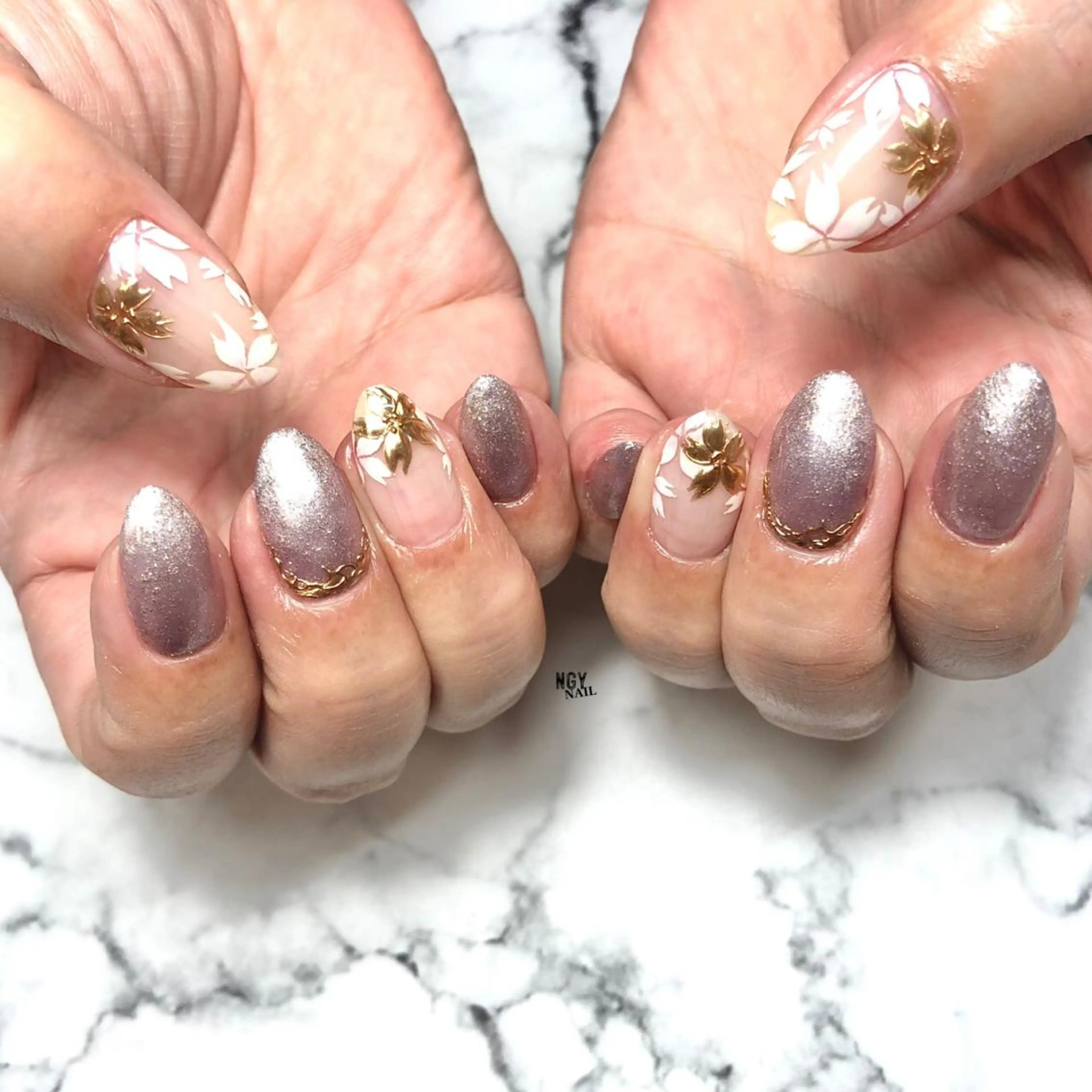 ネイル アートネイル 桜ネイル フラワーネイル ラメ(グリッター) ミラーネイル ハンドネイル NAIL NOWのネイルデザイン