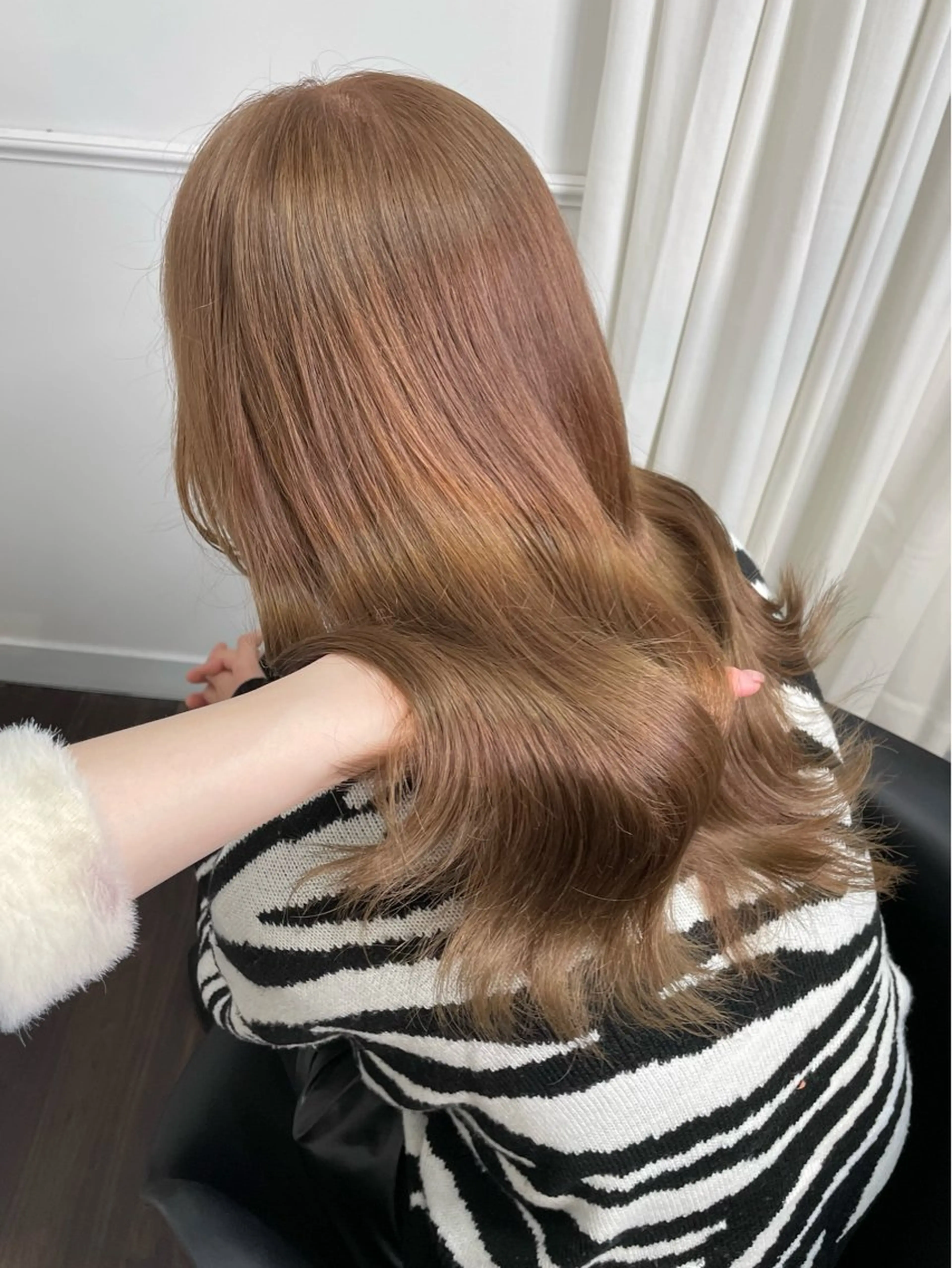 ロング カラー ヘアアレンジ ベージュカラー ブリーチ ダブルカラー グレージュ ミルクティーベージュ カット ヘアカラー トリートメント maoブリーチ無し 似合わせカラーのヘアスタイル