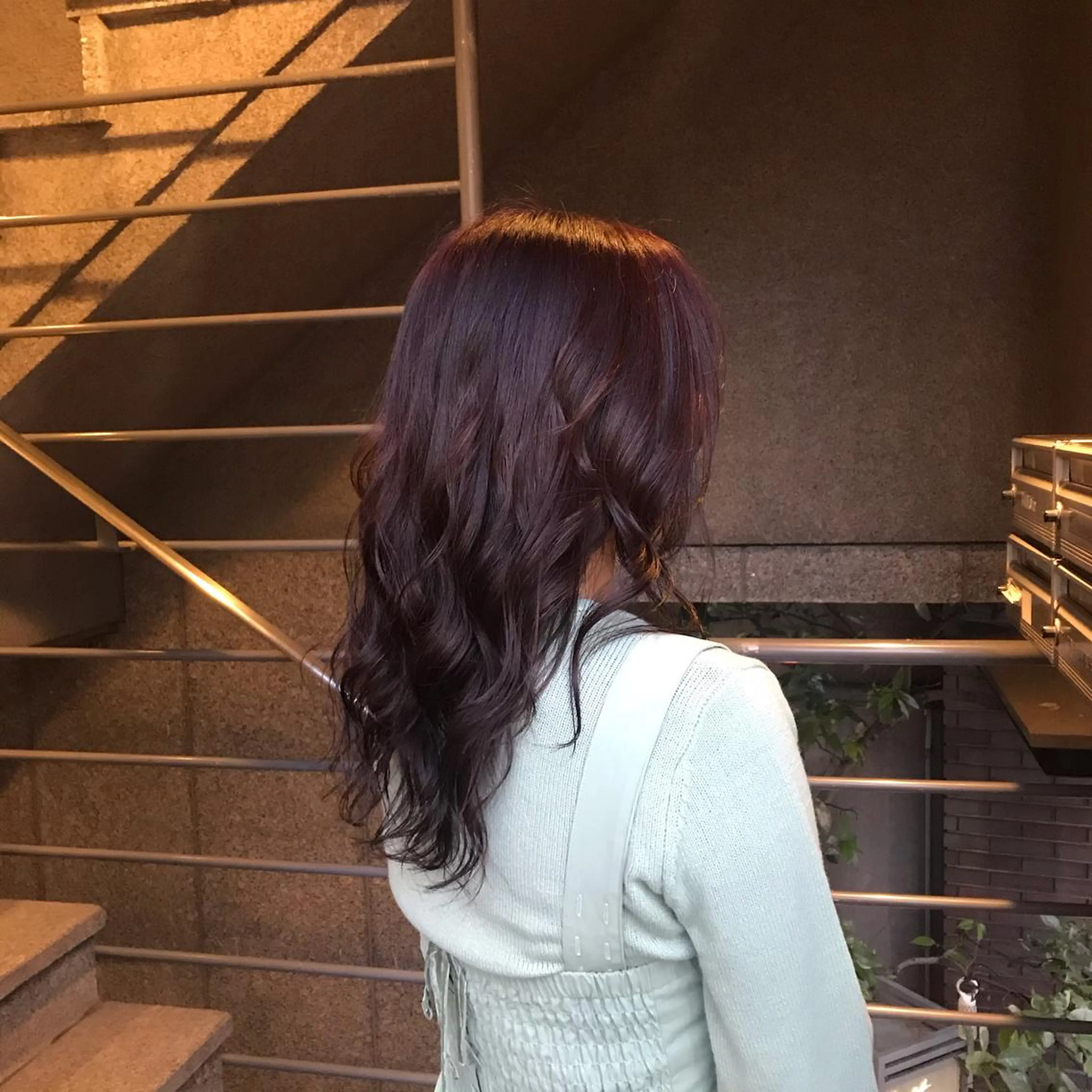ロング パープルカラー 菅原 彩加のヘアスタイル