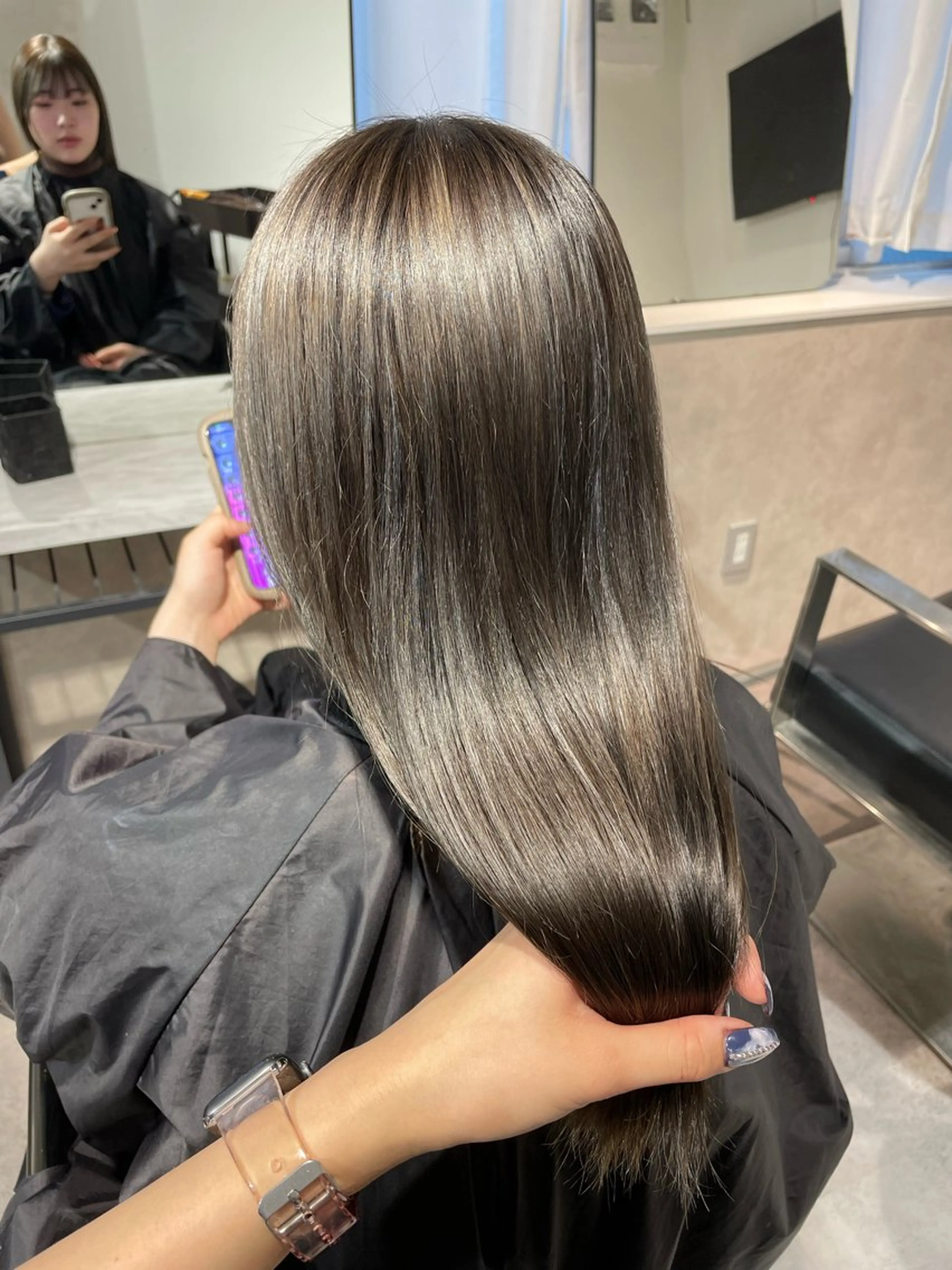 セミロング カラー グレージュ ili心斎橋所属・🩵ハイトーン/ レイヤーYUZU🩵のヘアスタイル