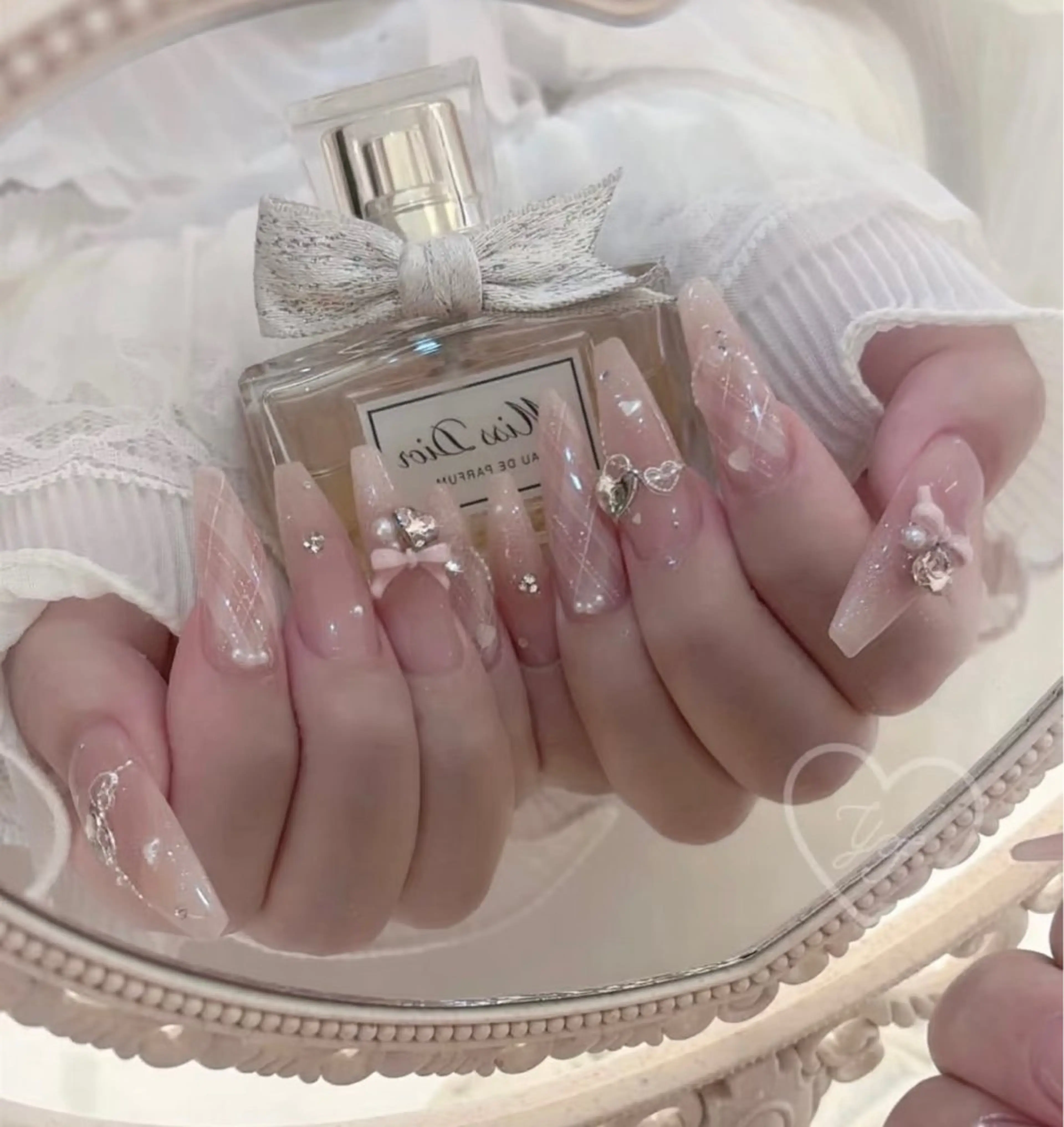 ネイル チークネイル フレンチネイル ジェルネイル ガーリー キラキラネイル 高橋 雪のネイルデザイン