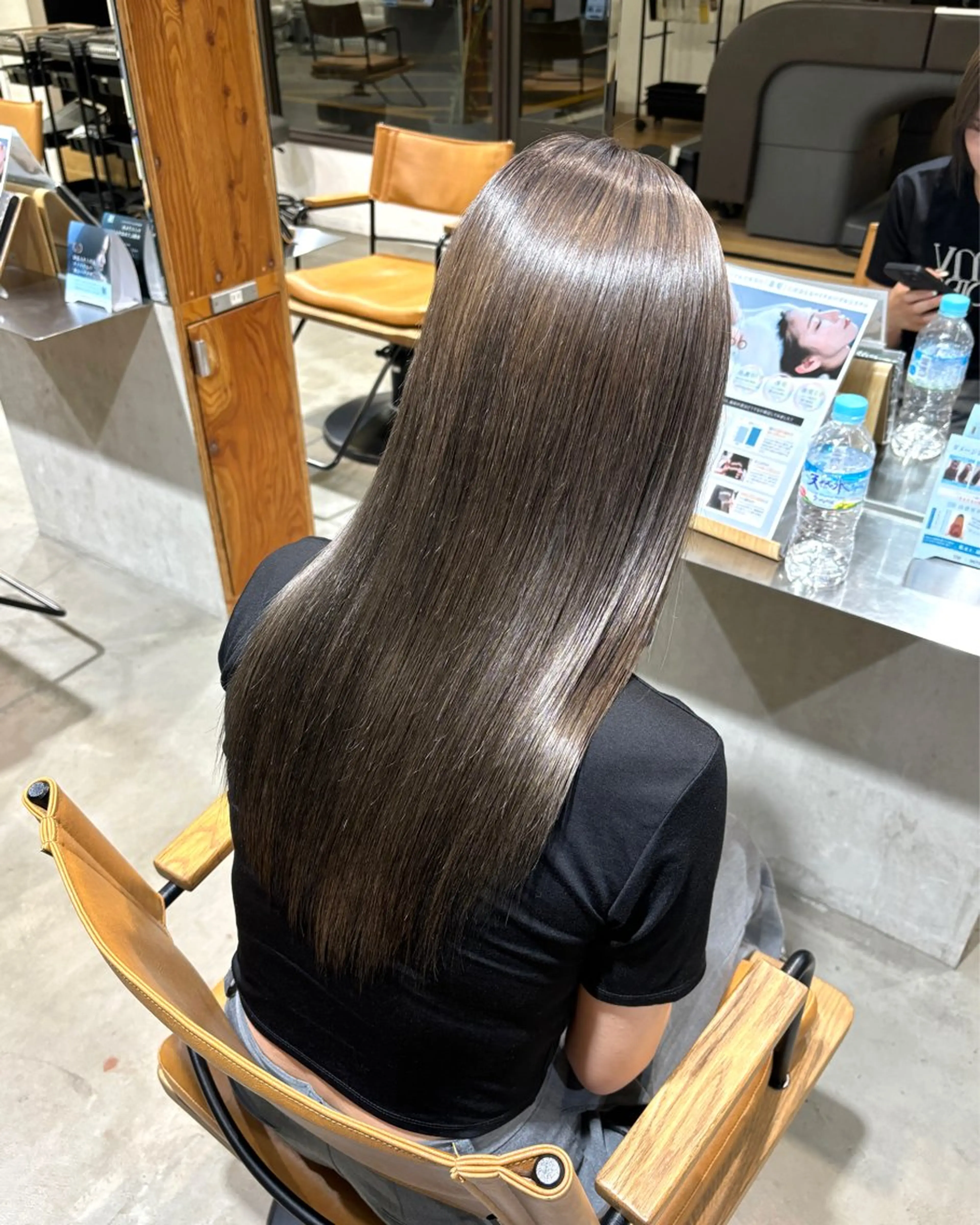 ロング カラー グレージュ ミルクティーグレージュ 小木曽 里華のヘアスタイル