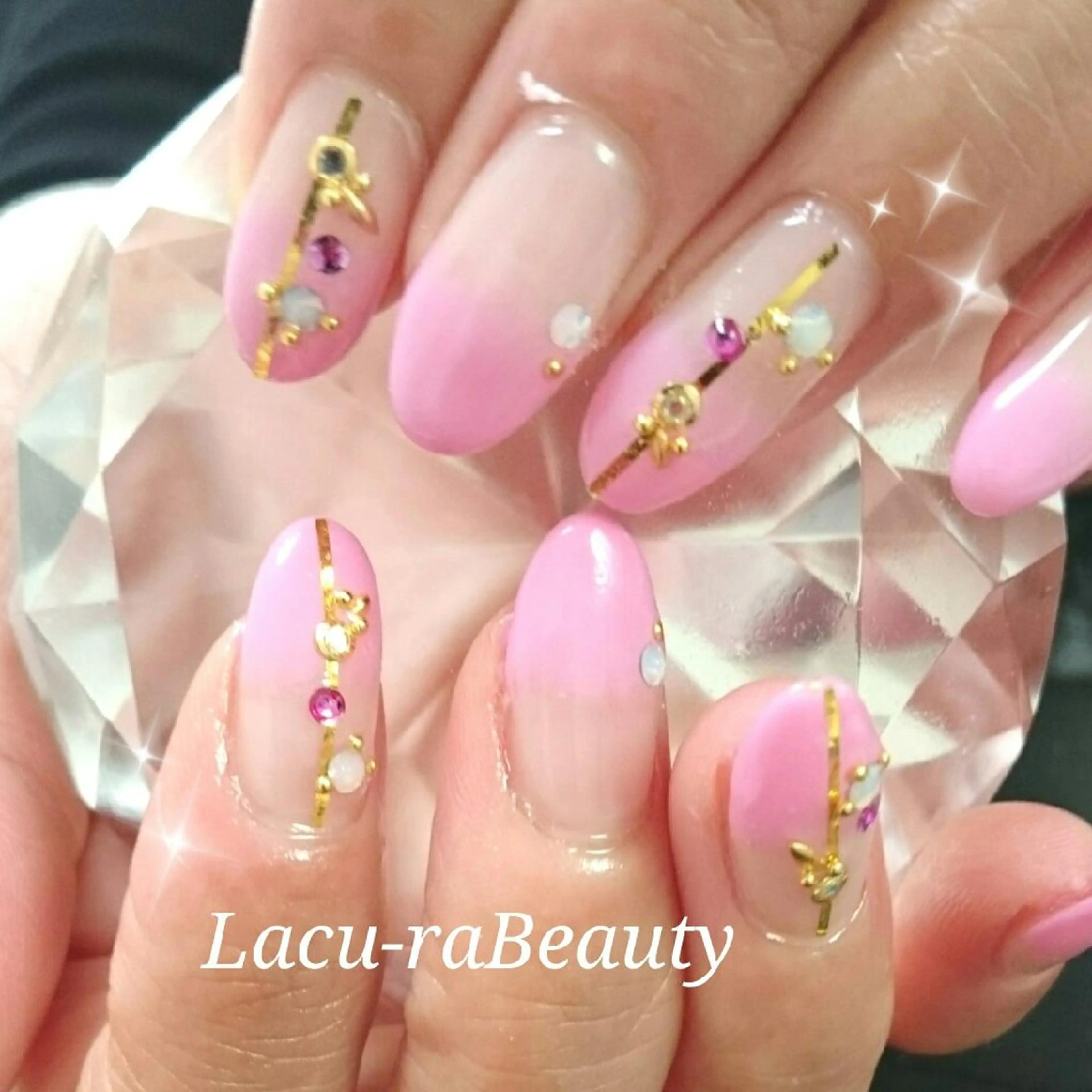 ネイル 小顔と腸の専門店 ラクーラビューティのエステ・リラクイメージ