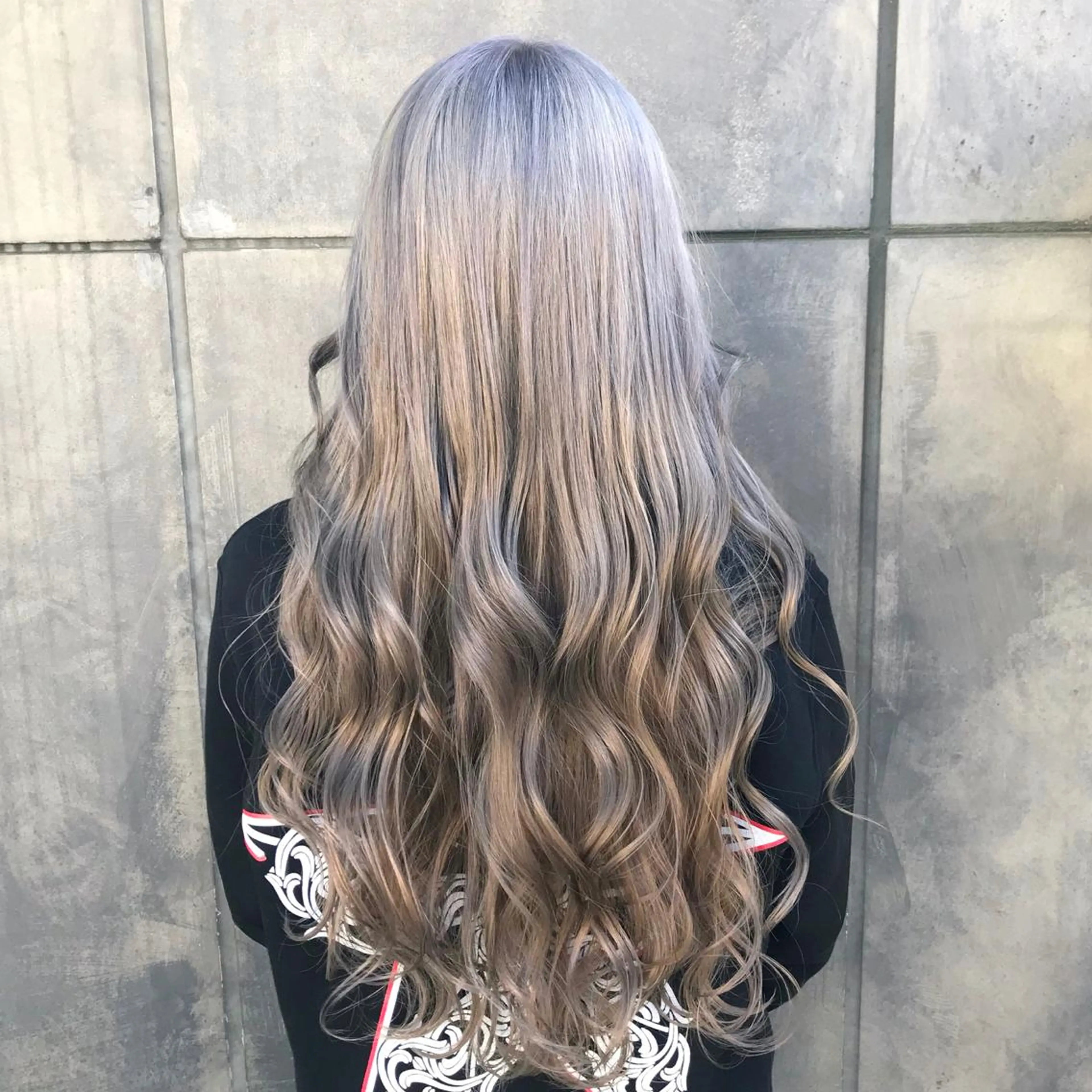 ロング カラー アッシュ アッシュグレー アッシュグレージュ ブリーチ グレージュ サロウィン所属・K-POP好き美容師 🇰🇷Kai.Yのヘアスタイル