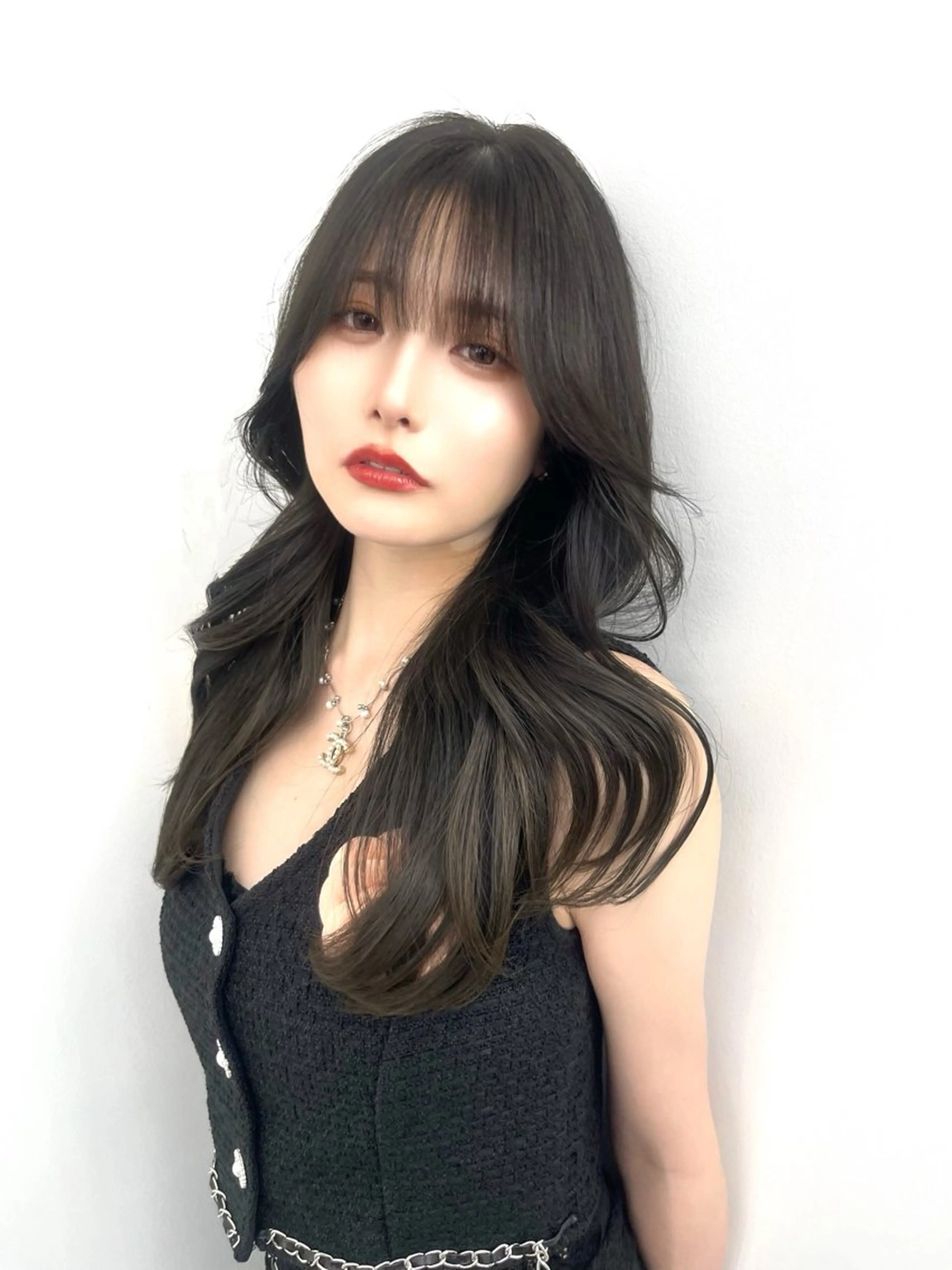 ロング アッシュ ボブ くびれヘア 顔まわりレイヤー 顔周りカット 透明感カラー✨🩵 韓国ヘアkanatoのヘアスタイル