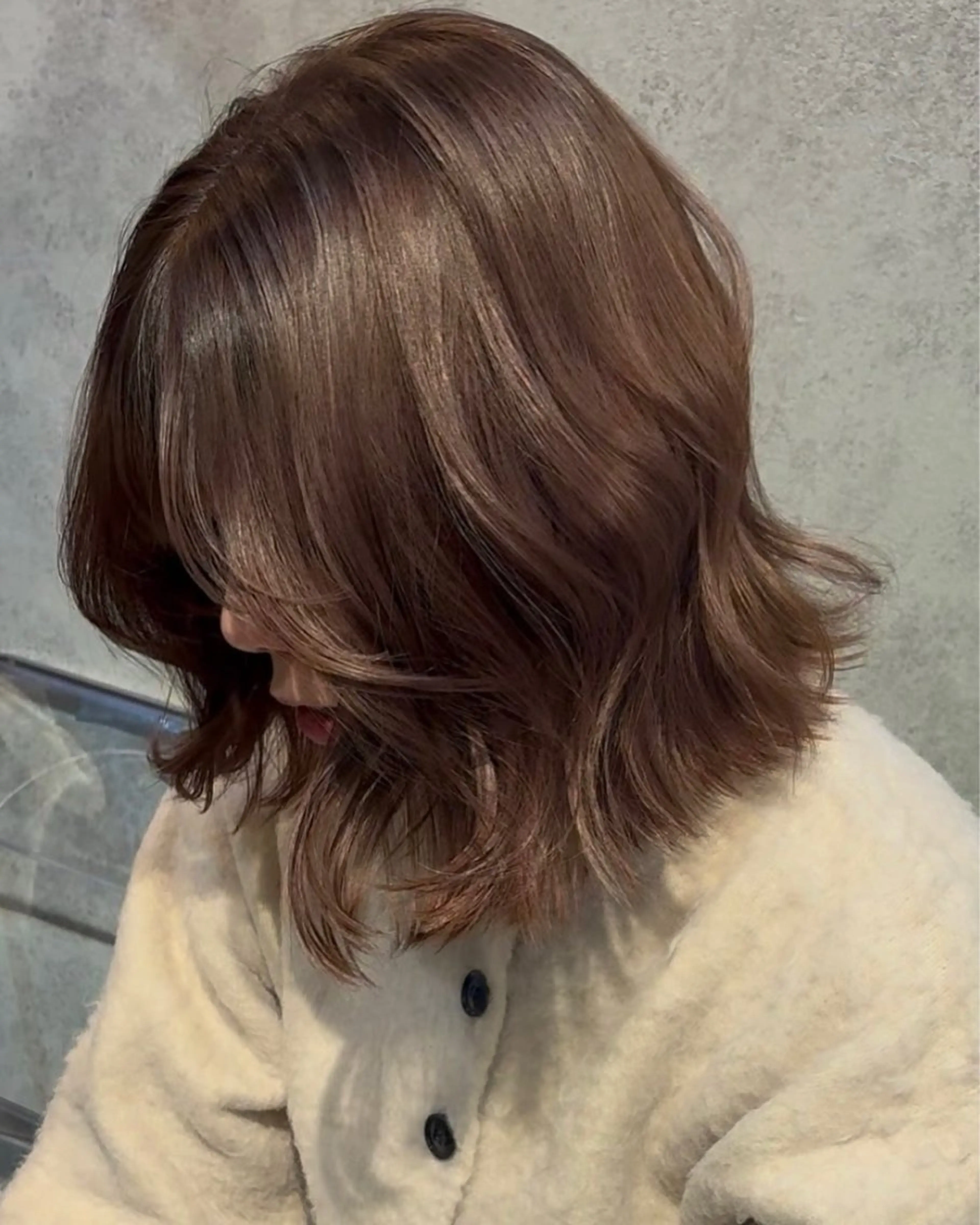 ミディアム カラー 赤みオフの透明感職人 /ケア重視の美髪施術のヘアスタイル