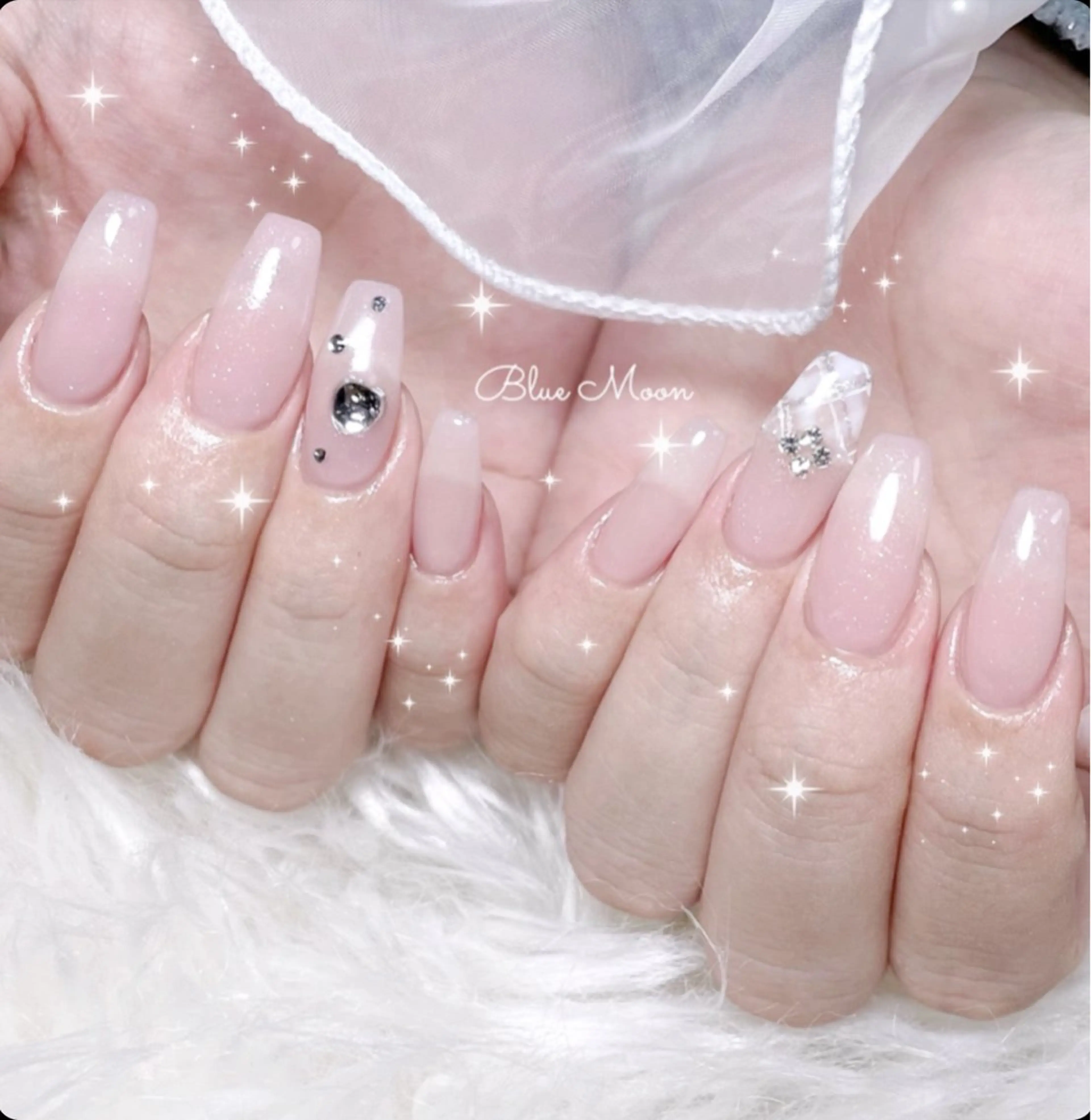 ネイル ハンドネイル フットネイル ハンドケア nail salon Blue Moonのネイルデザイン