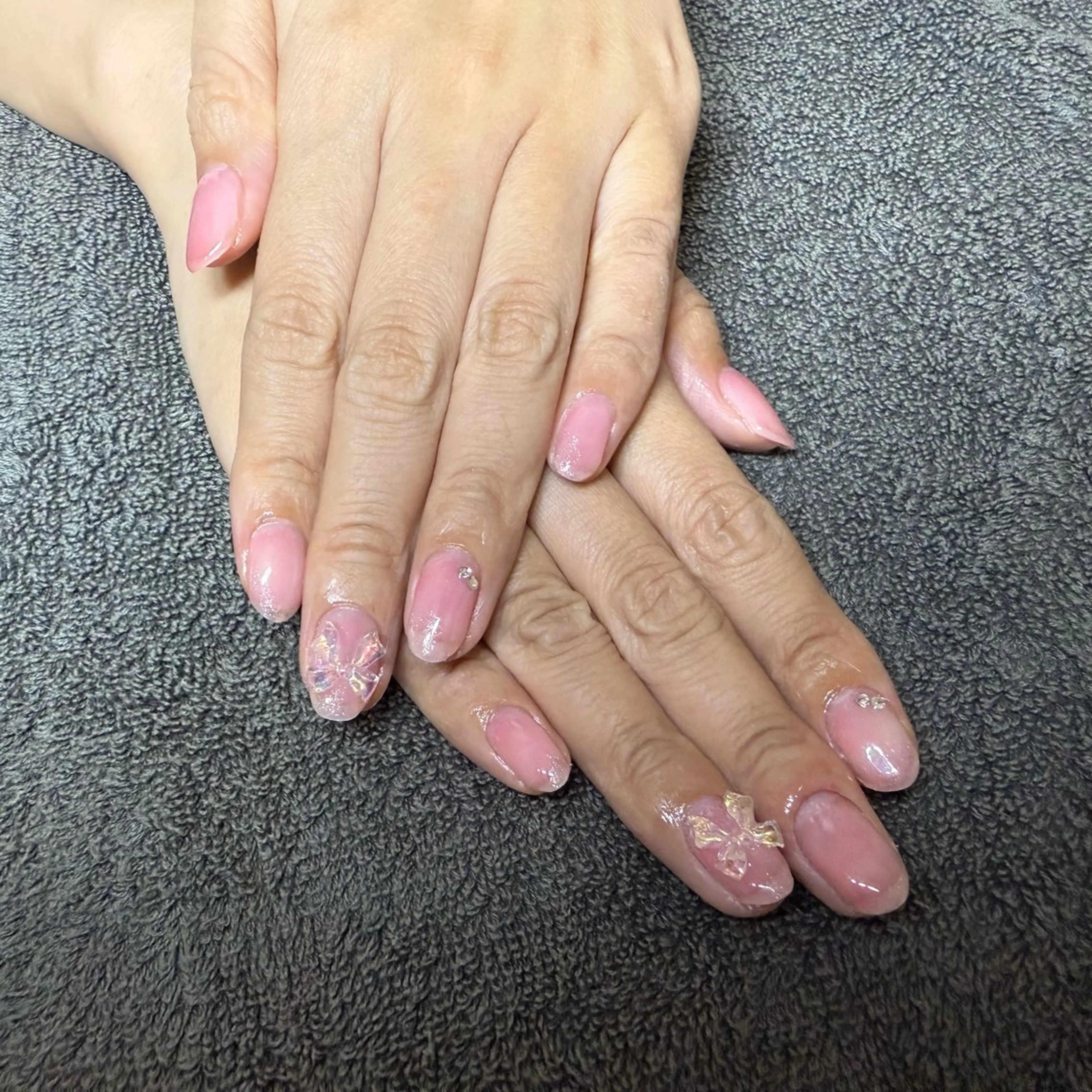 ネイル ラメ(グリッター) リボン ハンドネイル 松山 碧のエステ・リラクイメージ