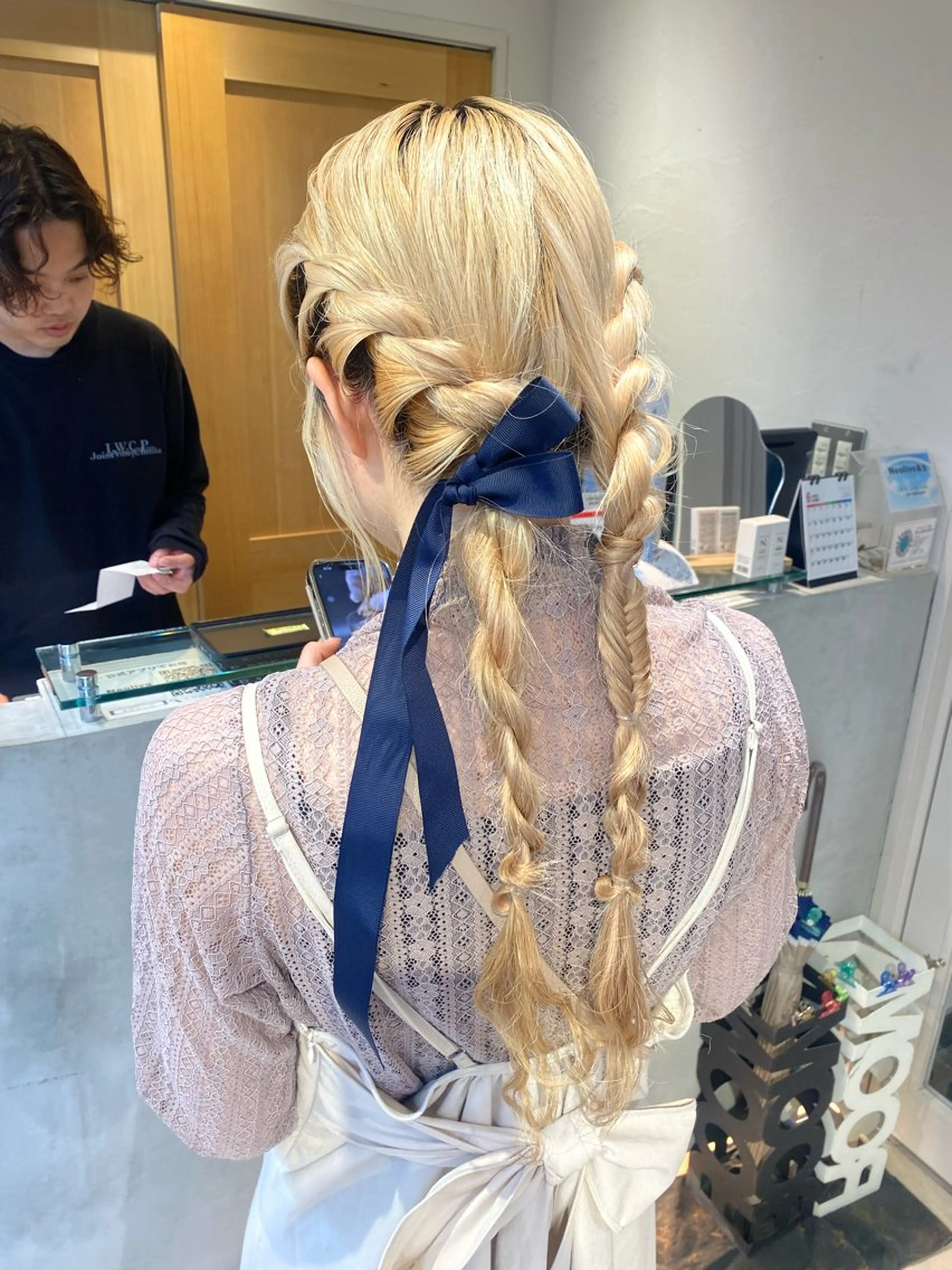 ロング ヘアアレンジ 結婚式・ブライダル ヘアセット Aya　ブリーチなし 🌱　ダブルカラーのヘアスタイル