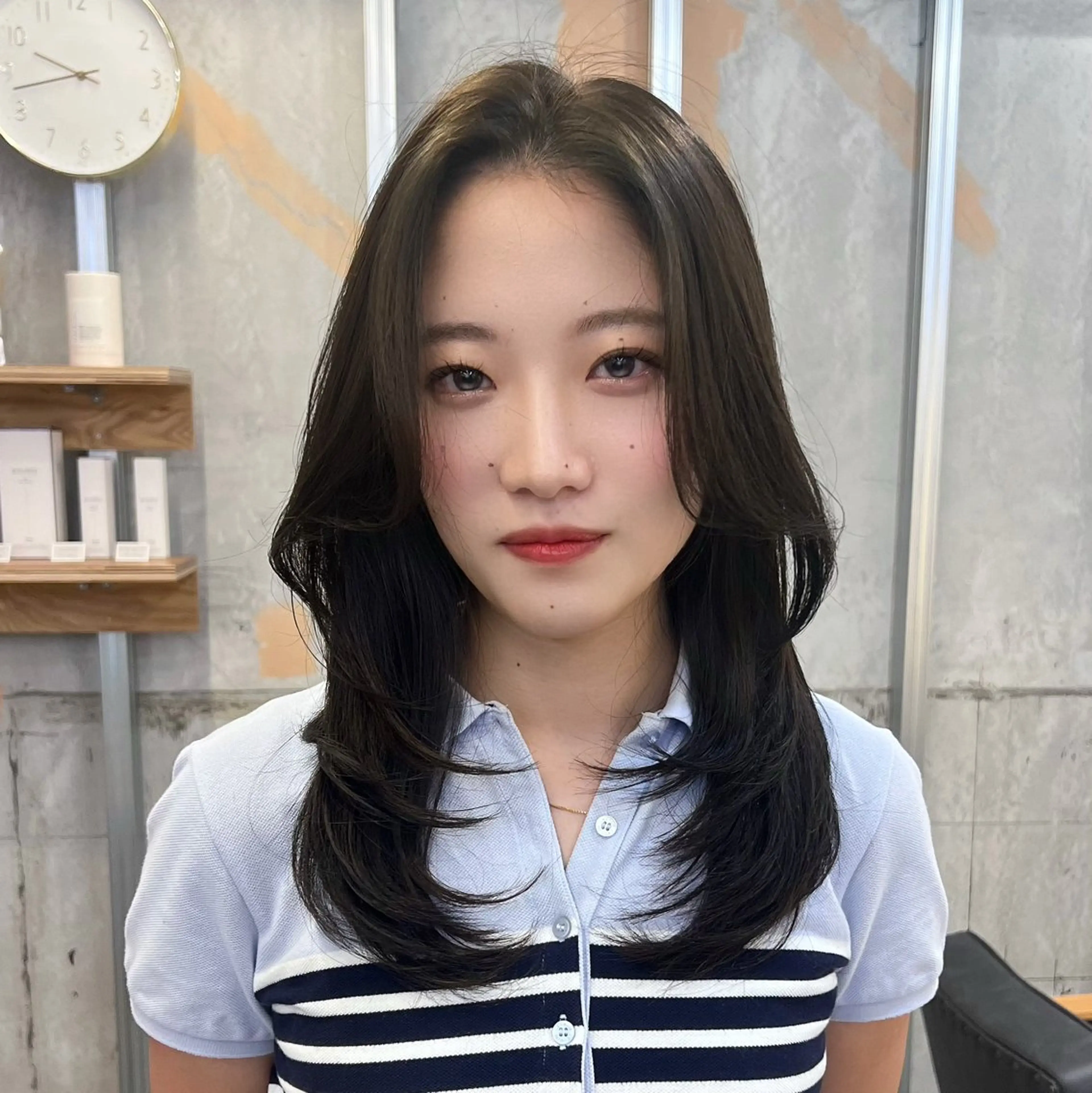 ロング カラー パーマ ベージュカラー 黒髪 ブルーカラー ブルーブラック ブラウンカラー カット ヘアカラー 縮毛矯正 トリートメント ブリーチなし/ ベージュ/akiraのヘアスタイル