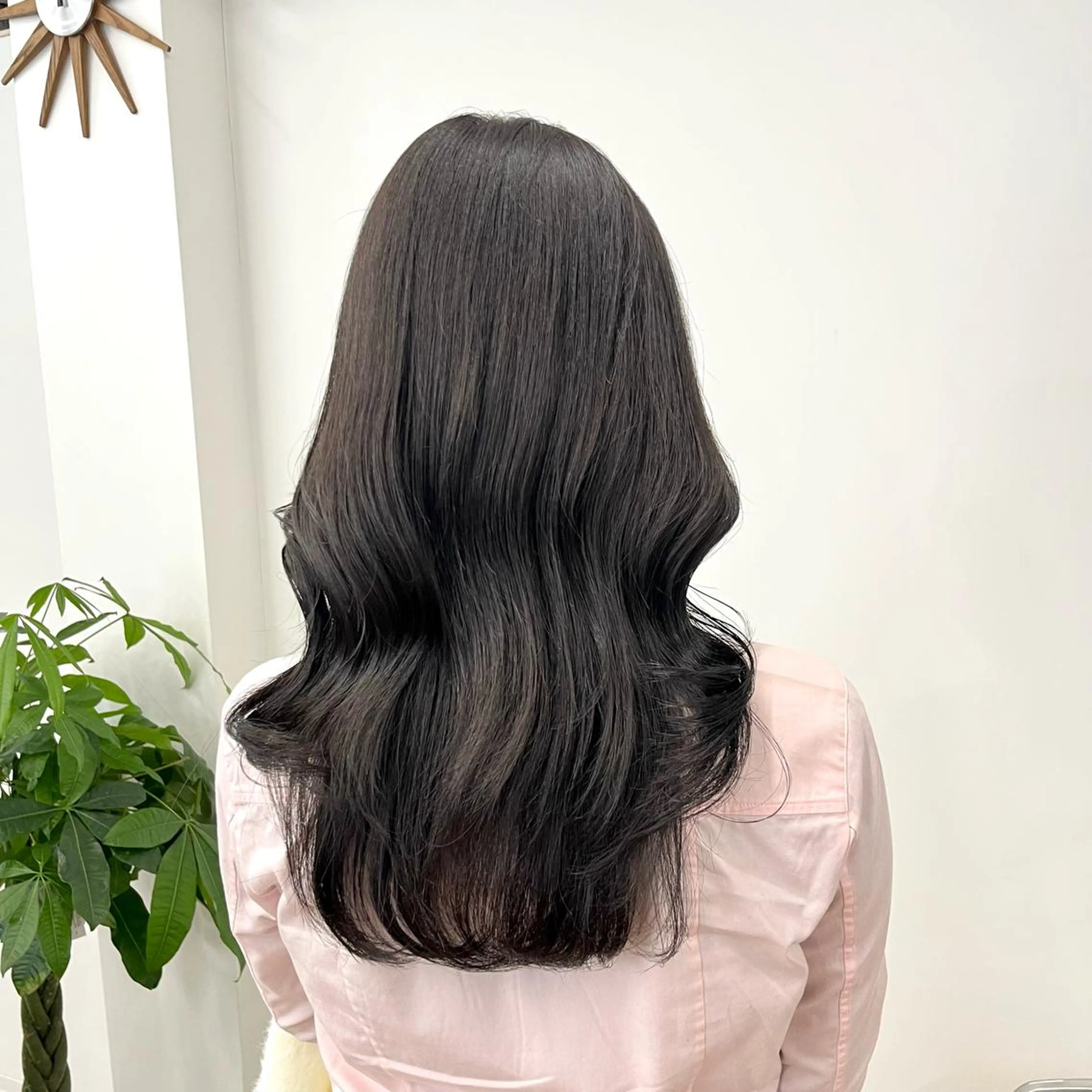 セミロング カラー ヘアアレンジ 透明感カラー ダークグレー HIROKO / 透明感暖色カラー🎀のヘアスタイル