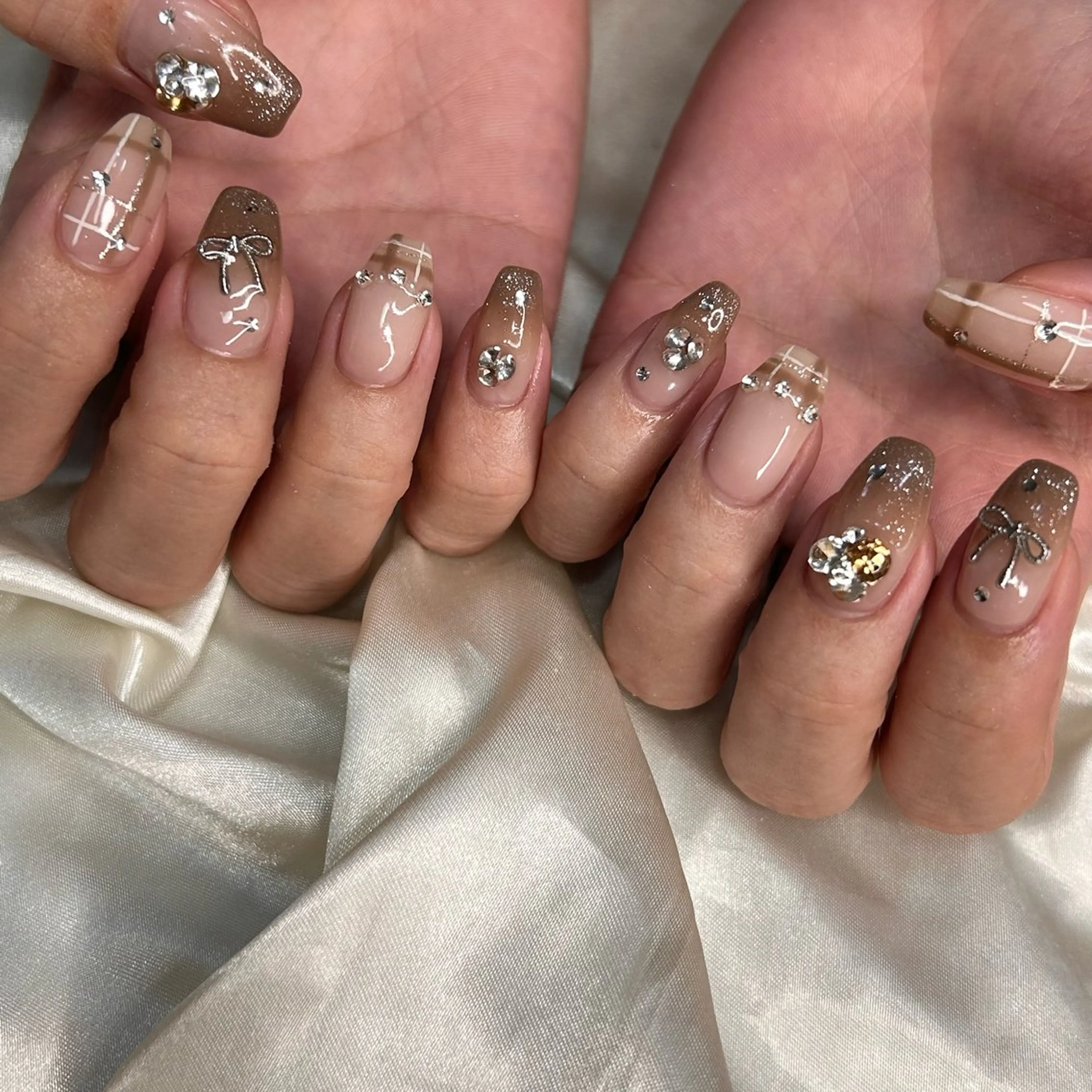 ネイル ハンドネイル 西岡 杏のネイルデザイン