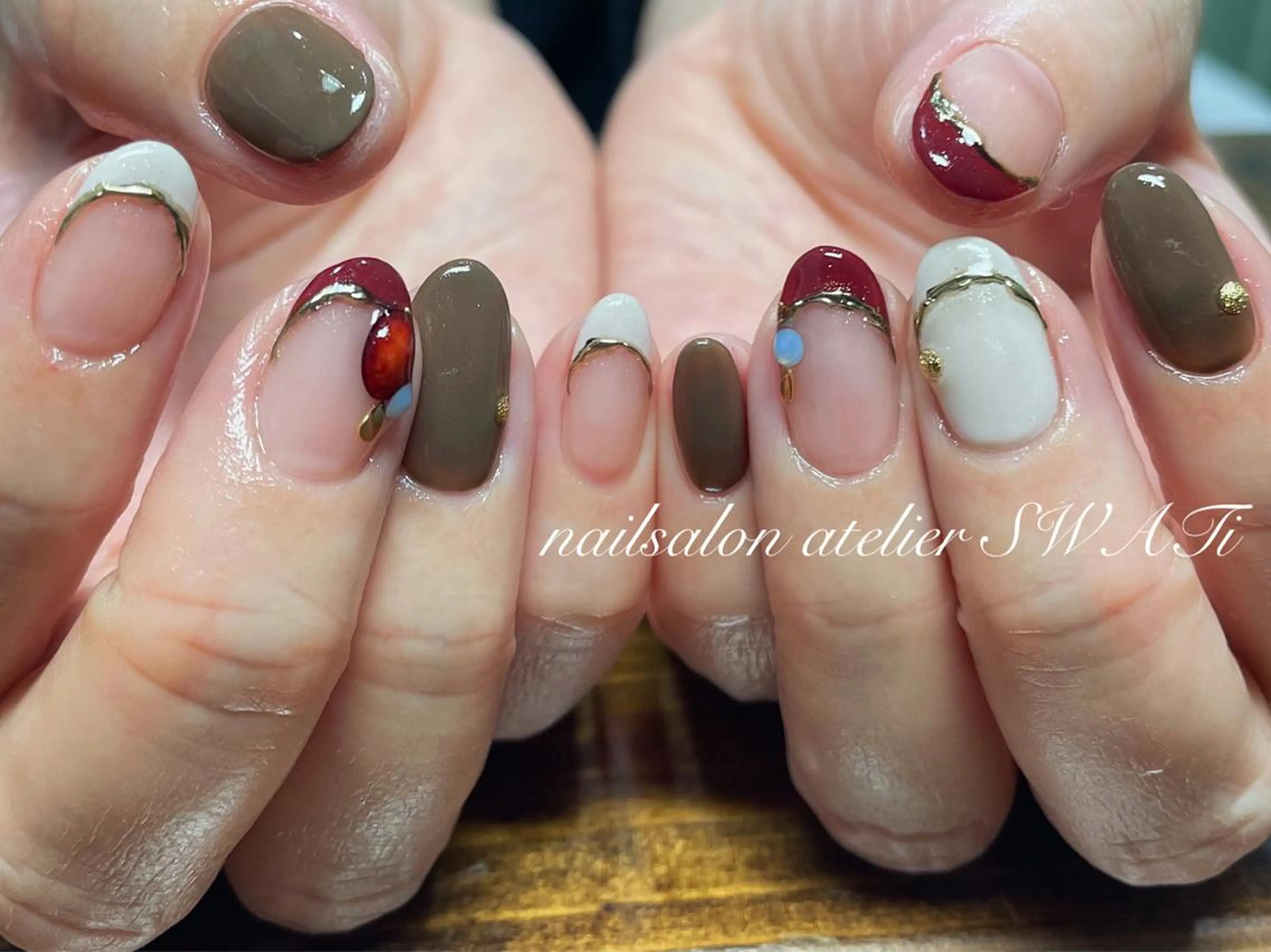 ネイル ストーンネイル ヘアーサロン大野所属・nailsalon SWATiのネイルデザイン
