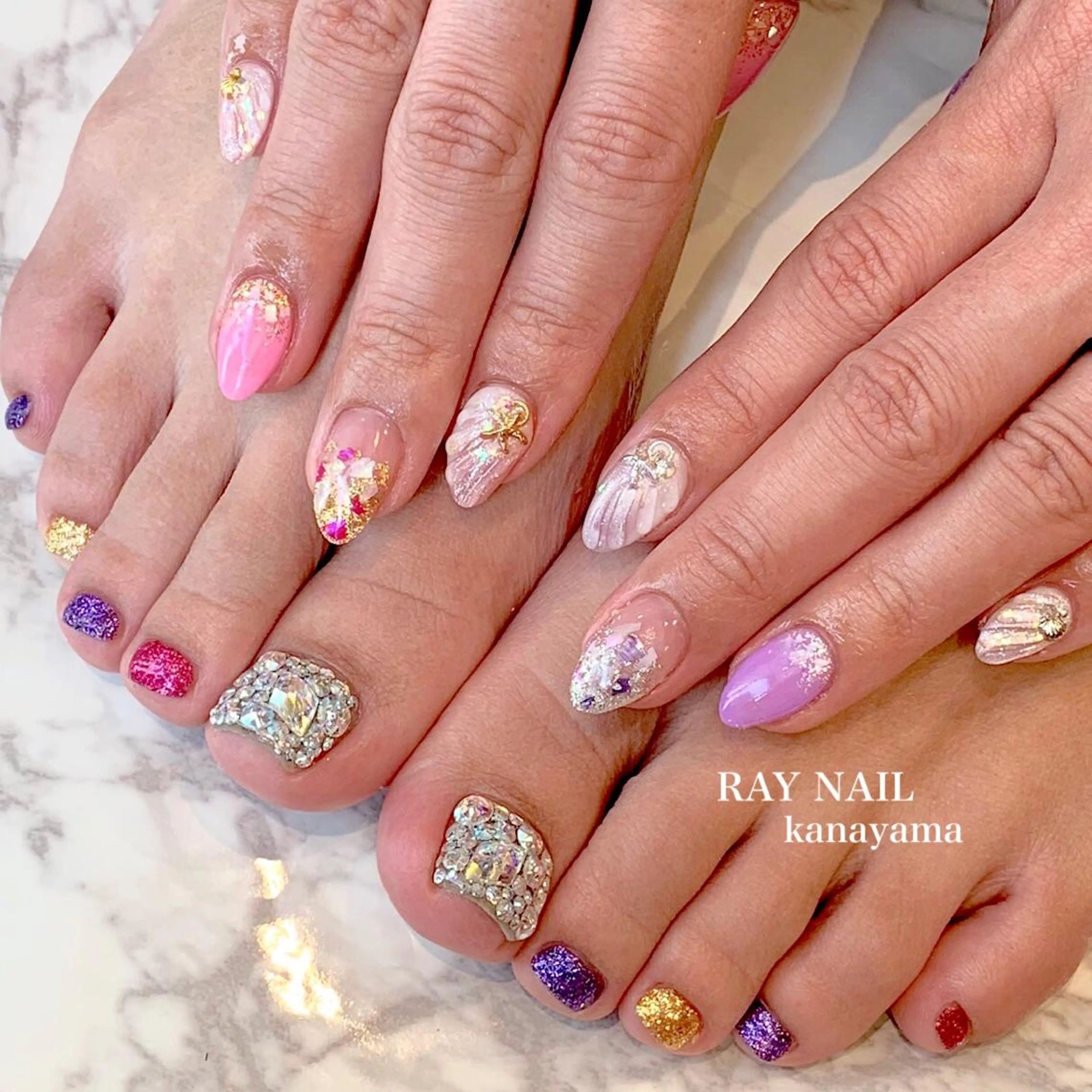 ネイル フットネイル キラキラネイル ハンドネイル フットネイル Arowa 伊田のネイルデザイン