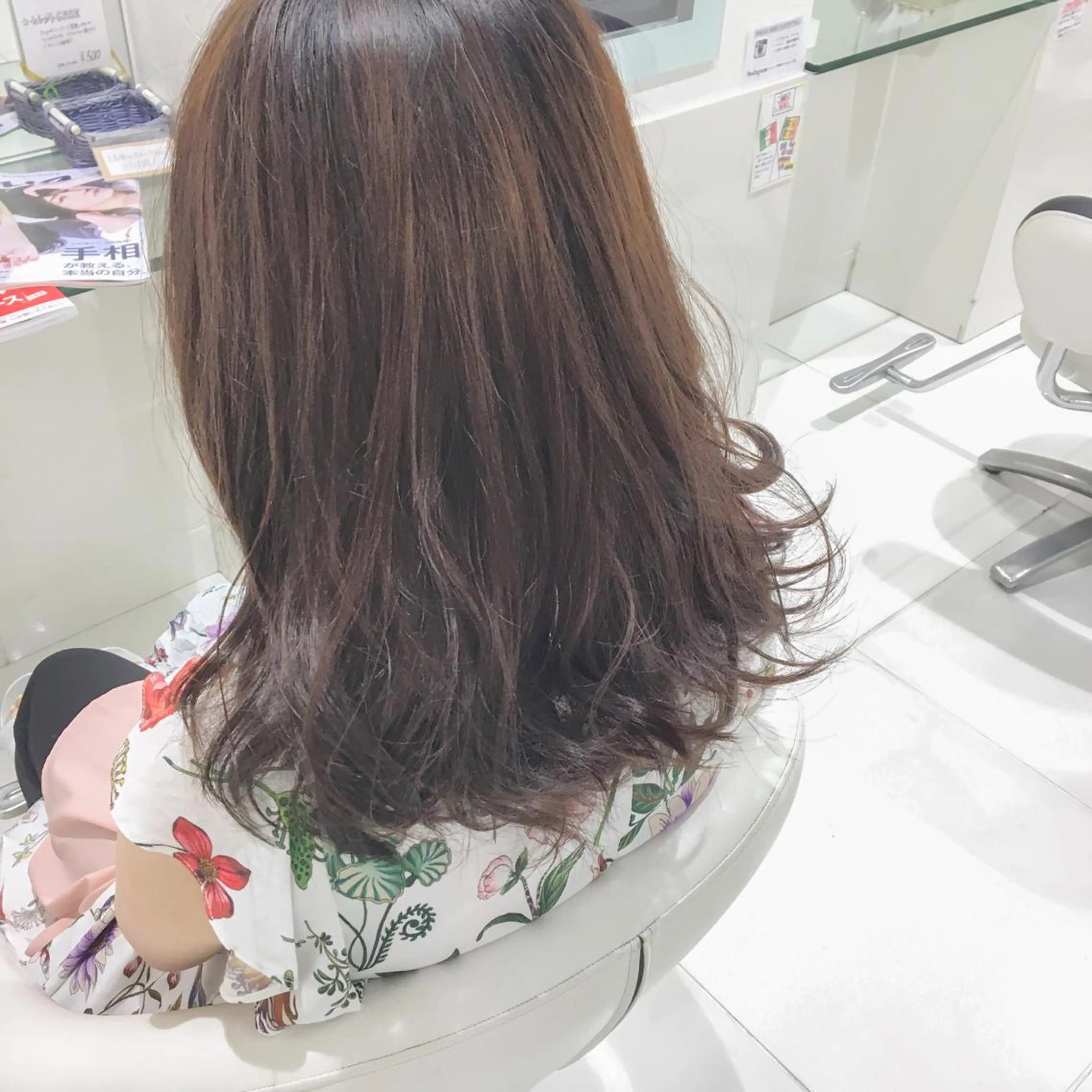 ミディアム MERu所属・MERu/高橋裕之 /レイヤー/艶カラーのヘアスタイル